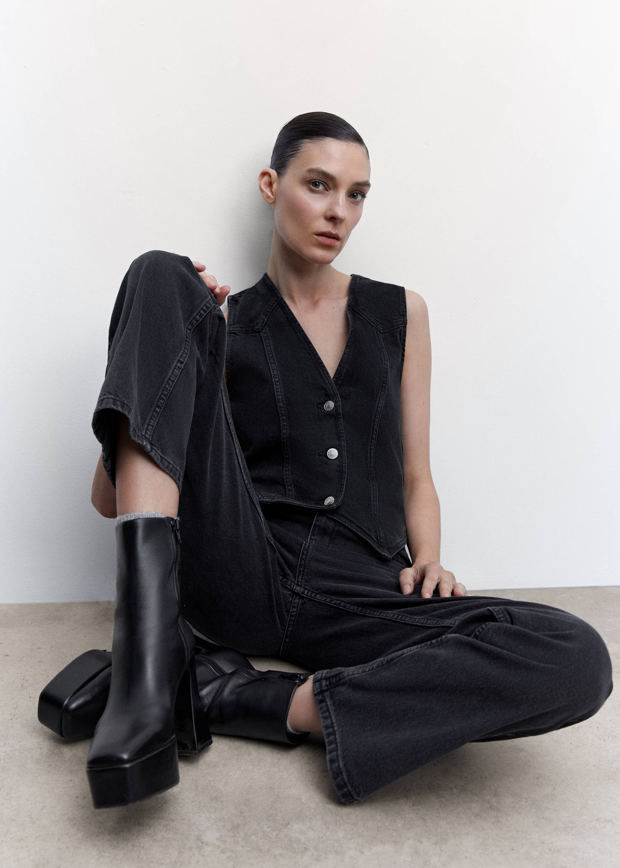 Жилет из денима с декоративными строчками - Деталь изделия 2