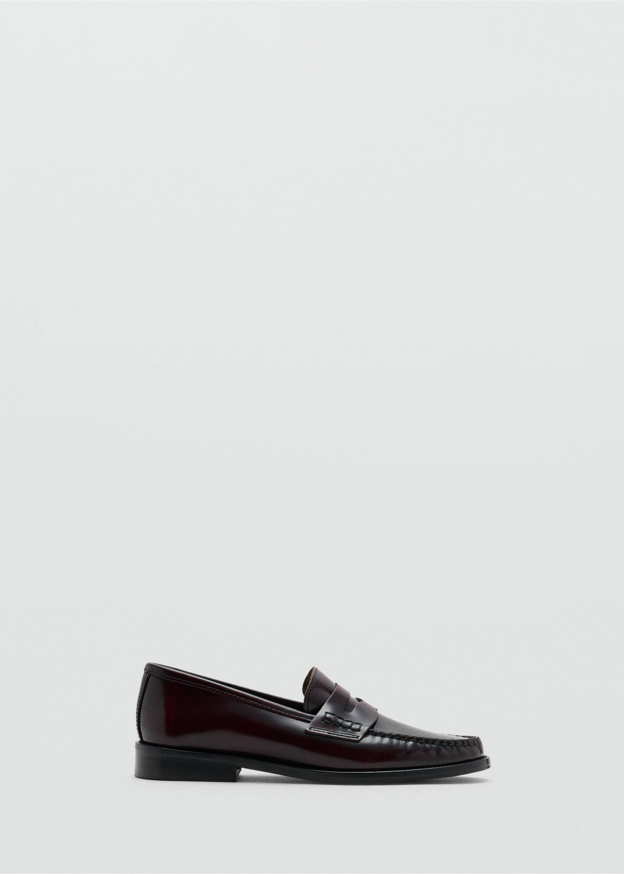 Burgundy leather flat shoe with a classic penny loafer design., Burgundy. Ref: 47061331-00.