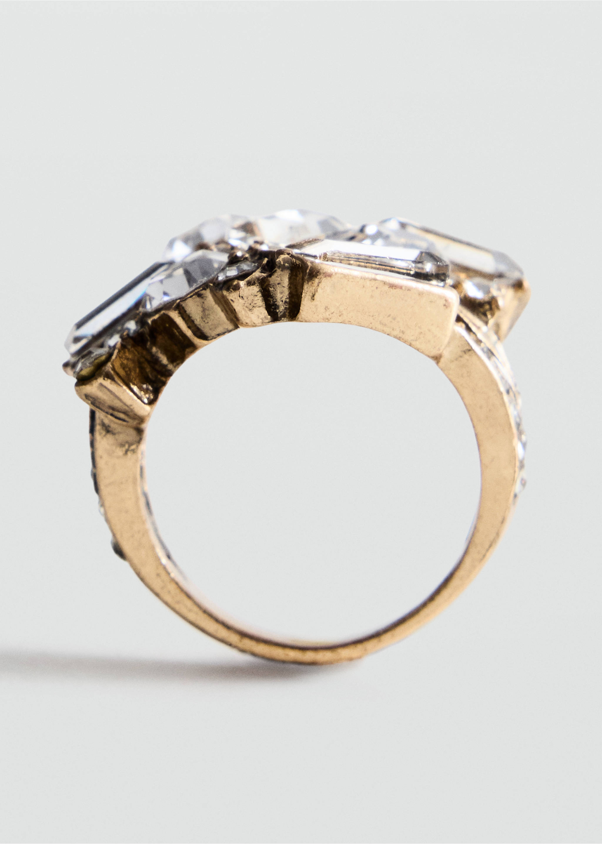 Faceted crystal ring - Details of the article 1, Gold. Ref: 47061387-00.