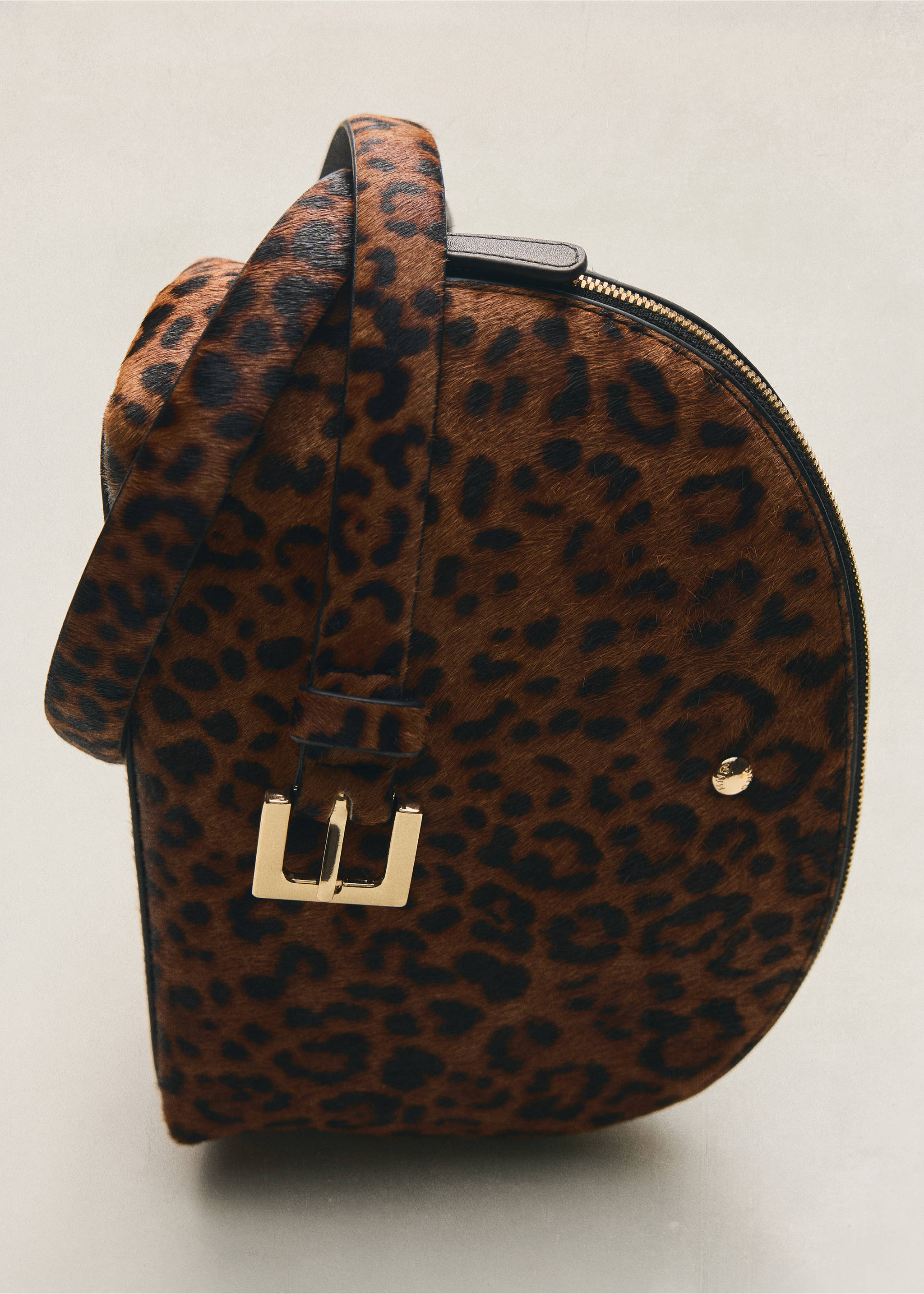 Leopard print faux-hair wash bag with a top handle and gold-tone buckle., Chocolate. Ref: 47061390-00.