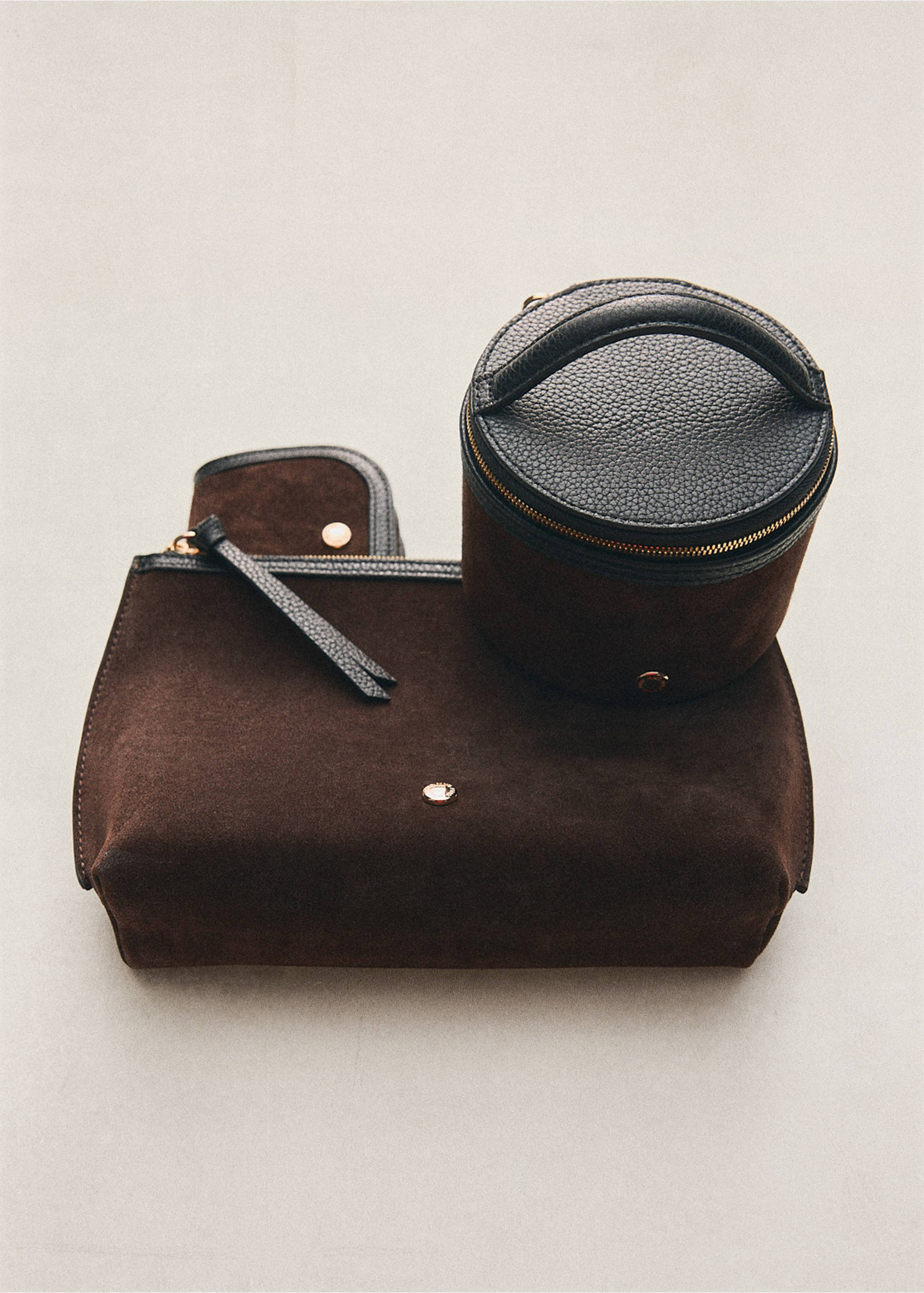 Dark brown suede vanity case with a textured black leather top and handle., Chocolate. Ref: 47061391-00.