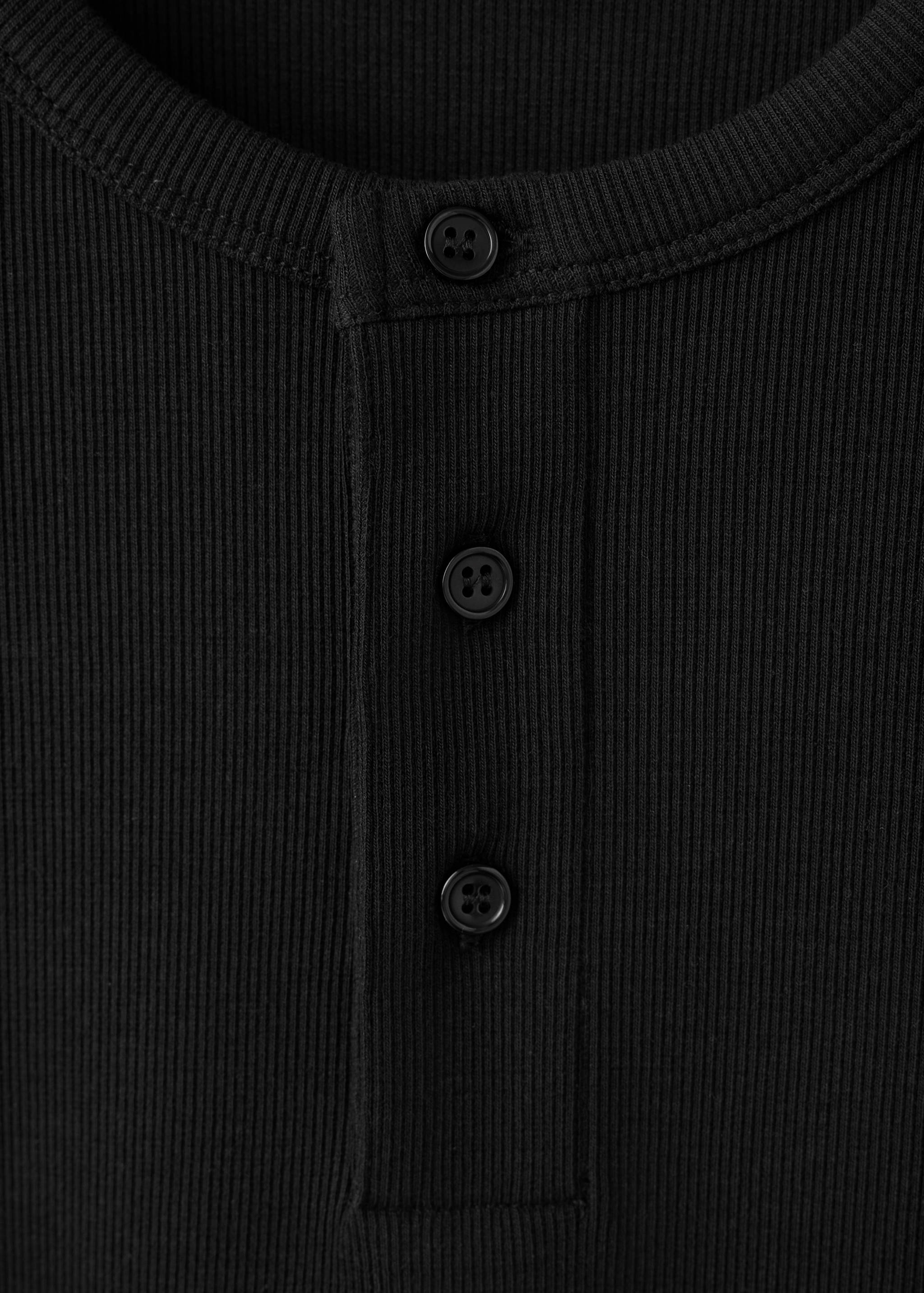 T-Shirt aus Baumwoll-Rippstrick mit Henleykragen - Detail des Artikels 8