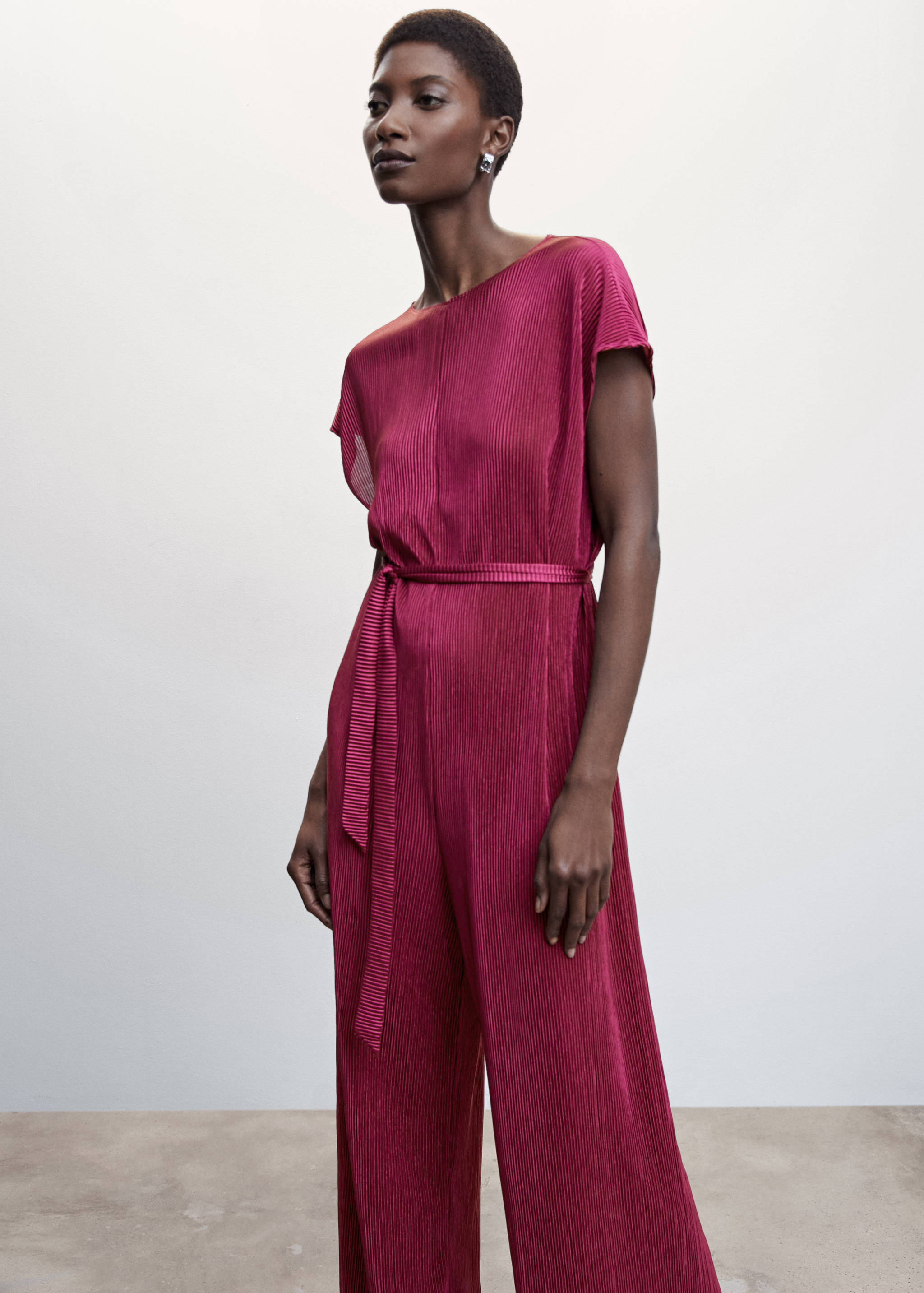 Combinaison plissée satinée - Plan moyen