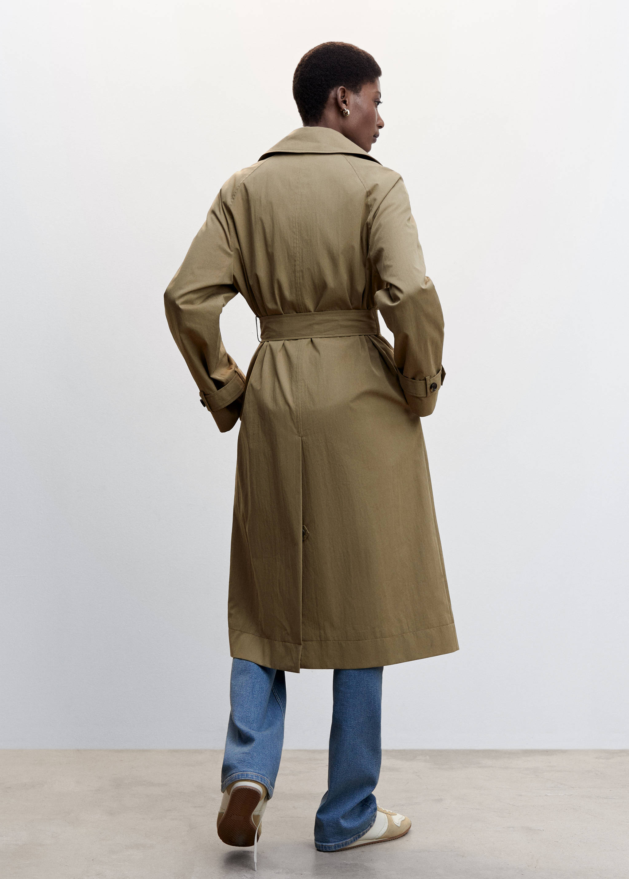 Double-breasted trench coat - Reverse of the article