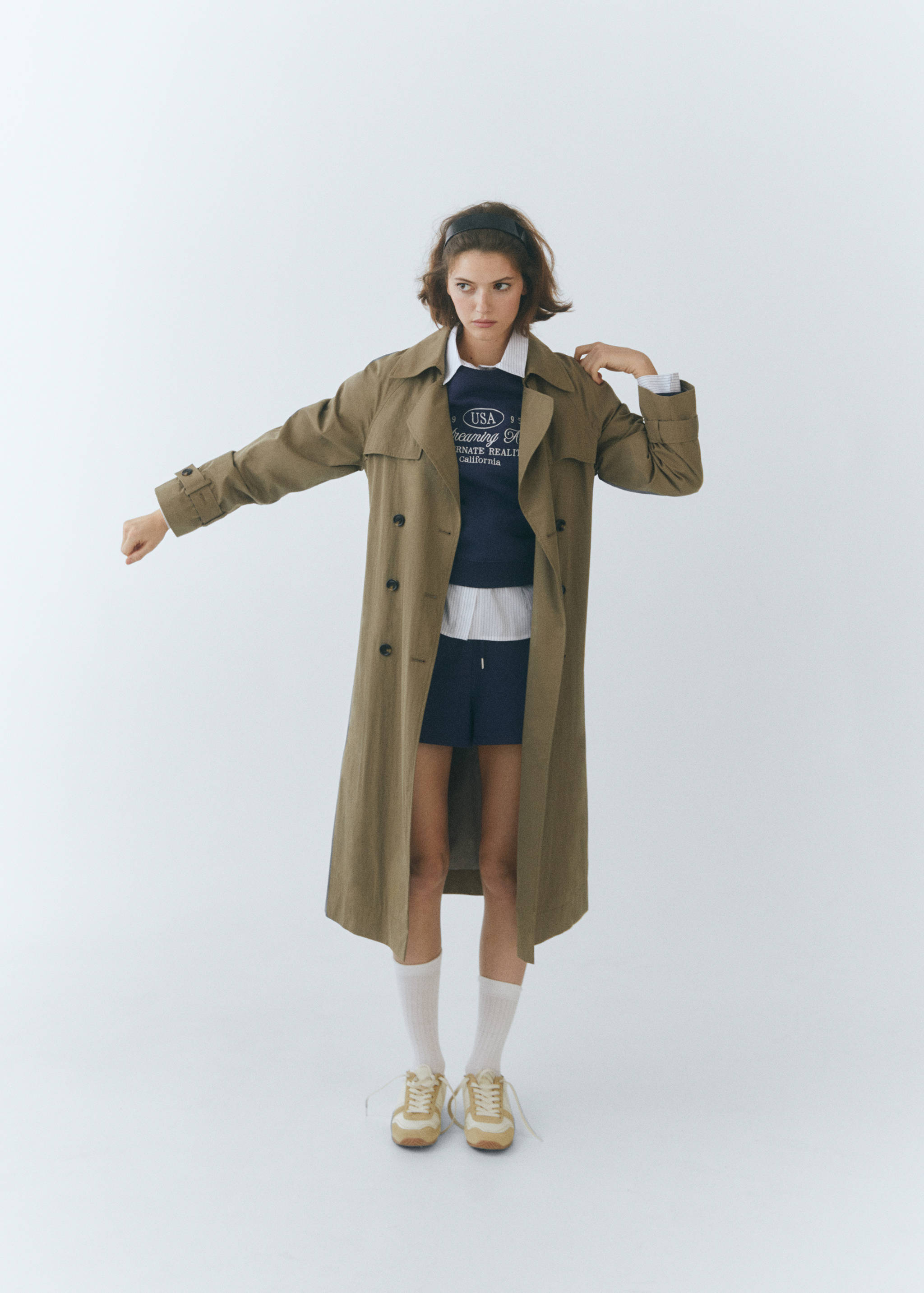 Double-breasted trench coat - Details of the article 7