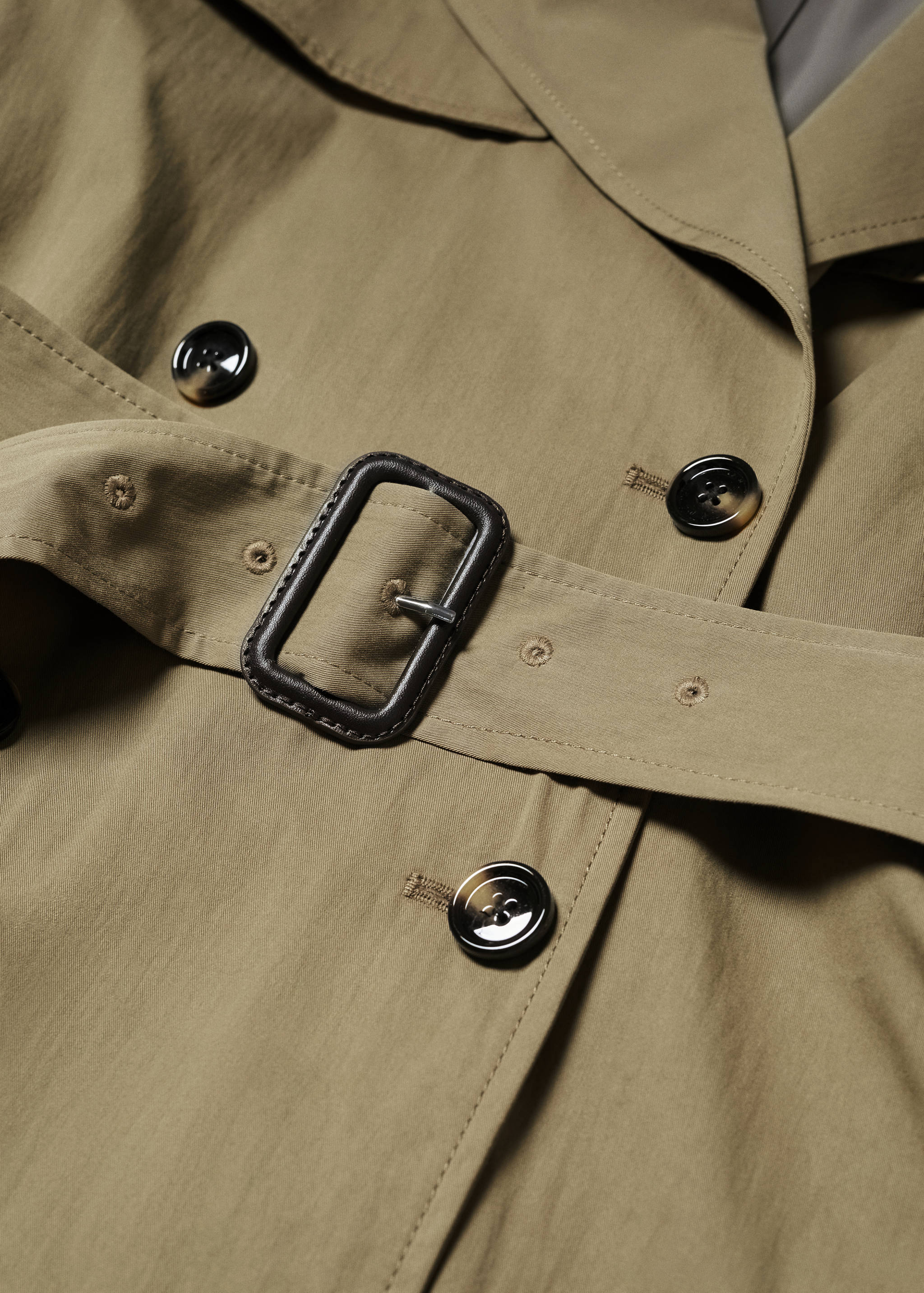Double-breasted trench coat - Details of the article 8
