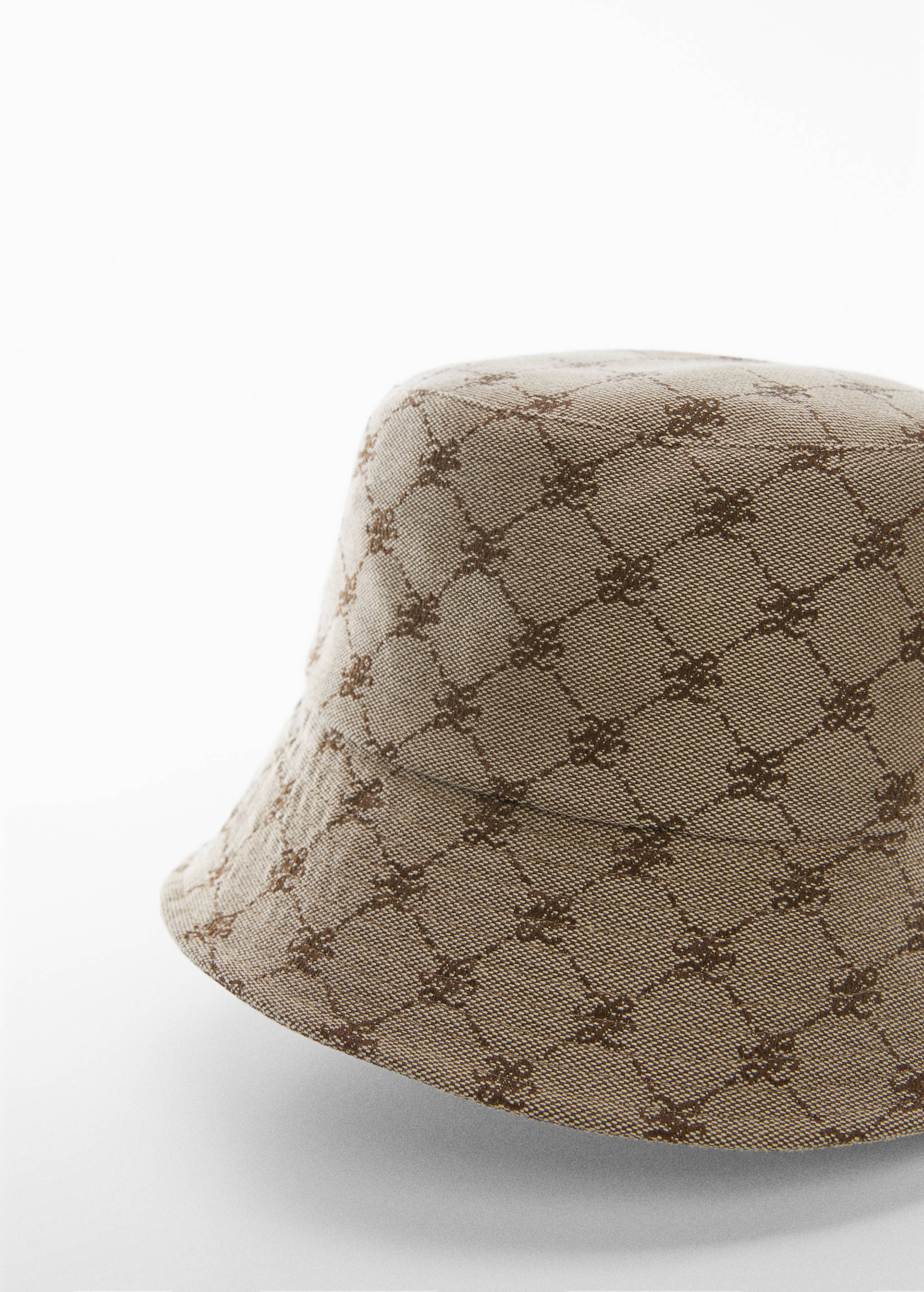 Панама с принтованным логотипом - Средний план