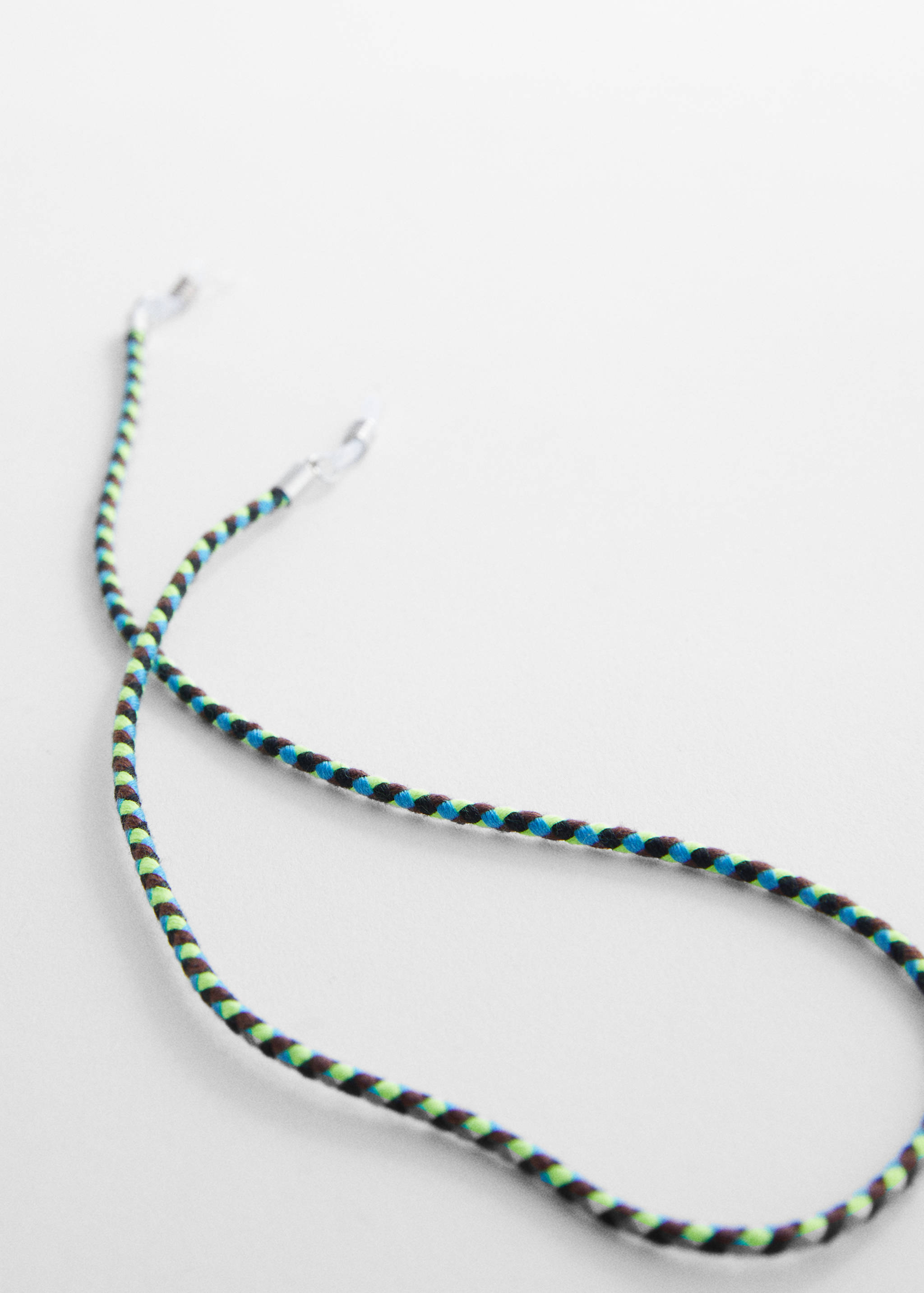 Шнурок для очков - Средний план