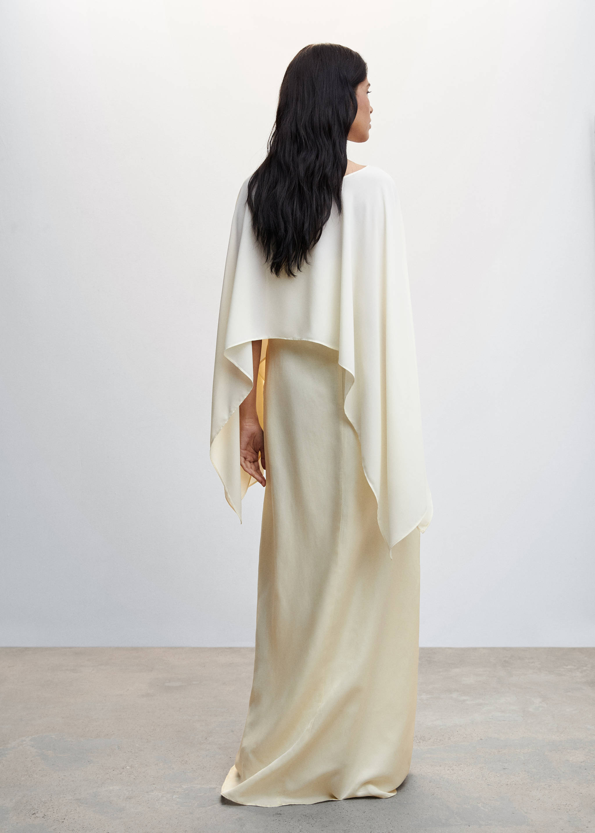 Blusa capa fluida - Reverso del artículo