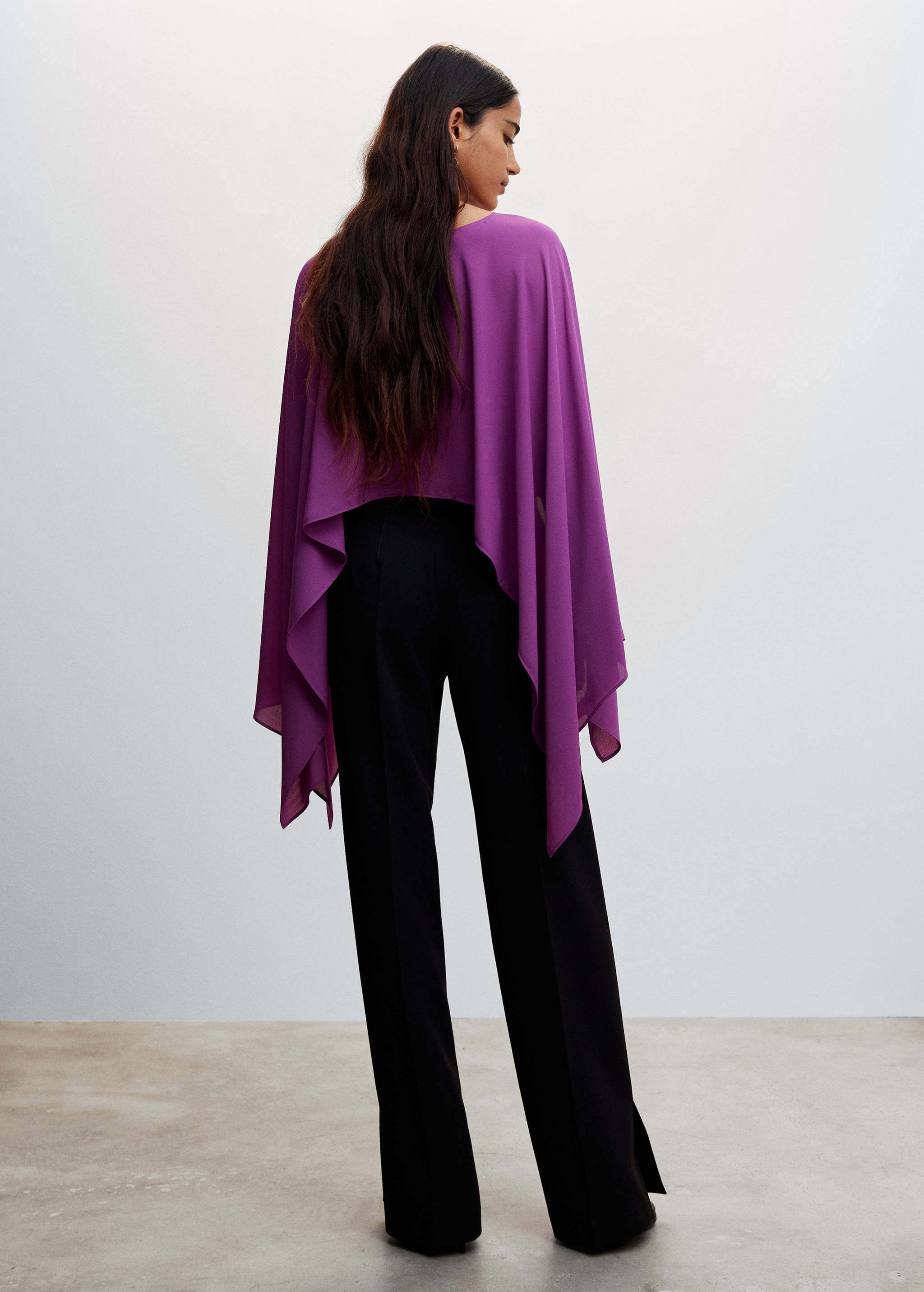 Blusa capa fluida - Reverso del artículo