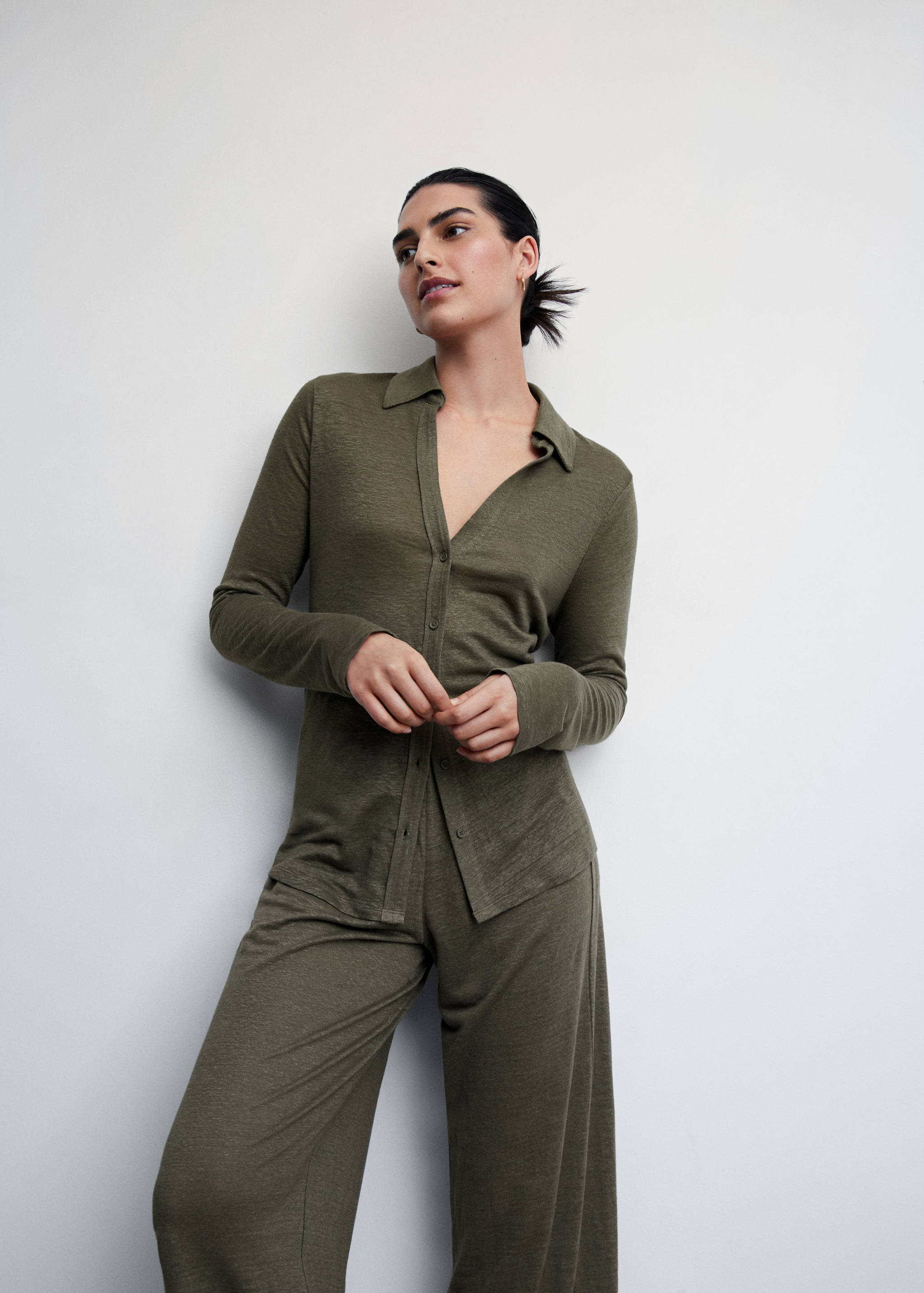 Camisa lino cuello pico - Detalle del artículo 2