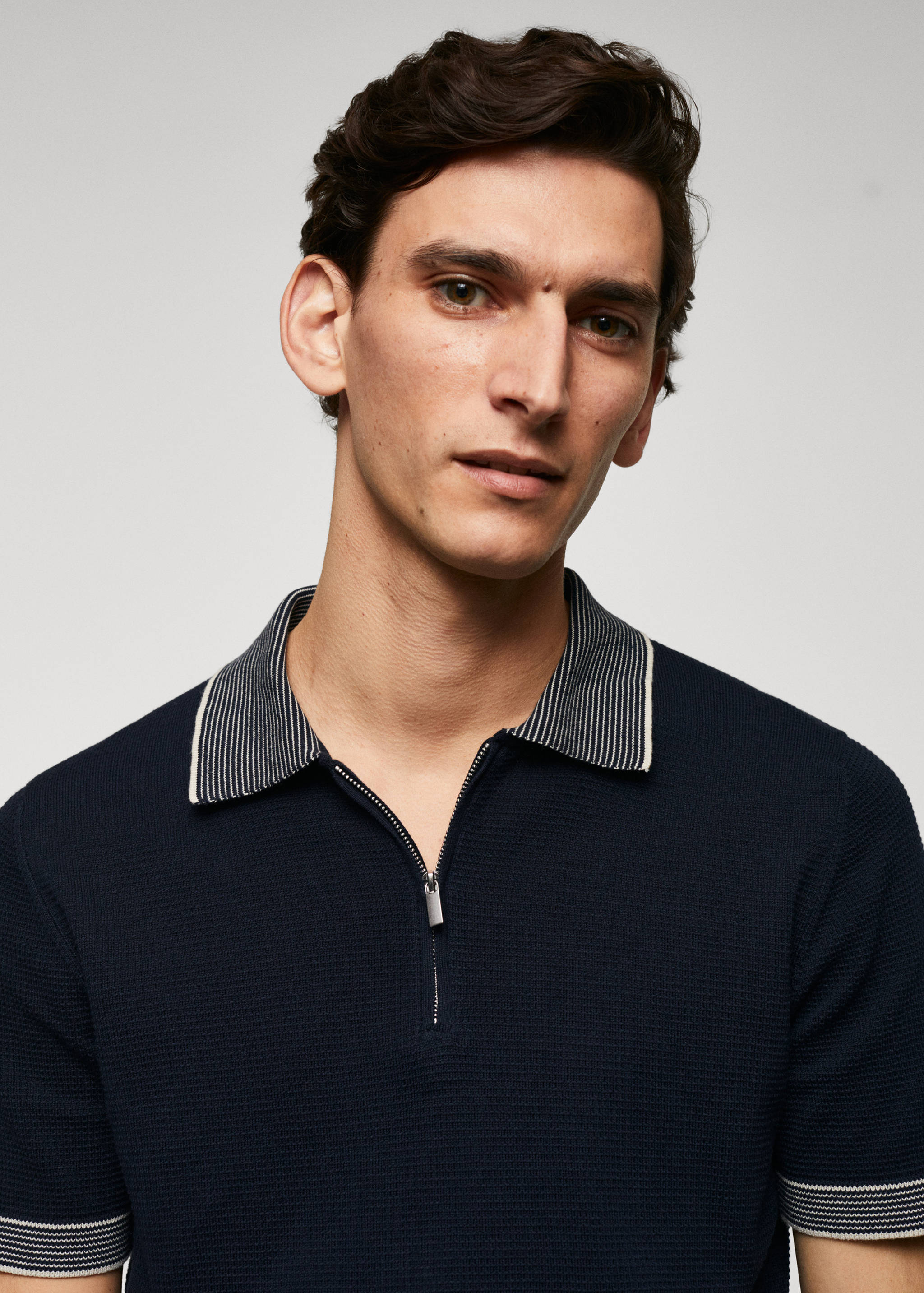 Fine-knit polo shirt with zip - Details of the article 1