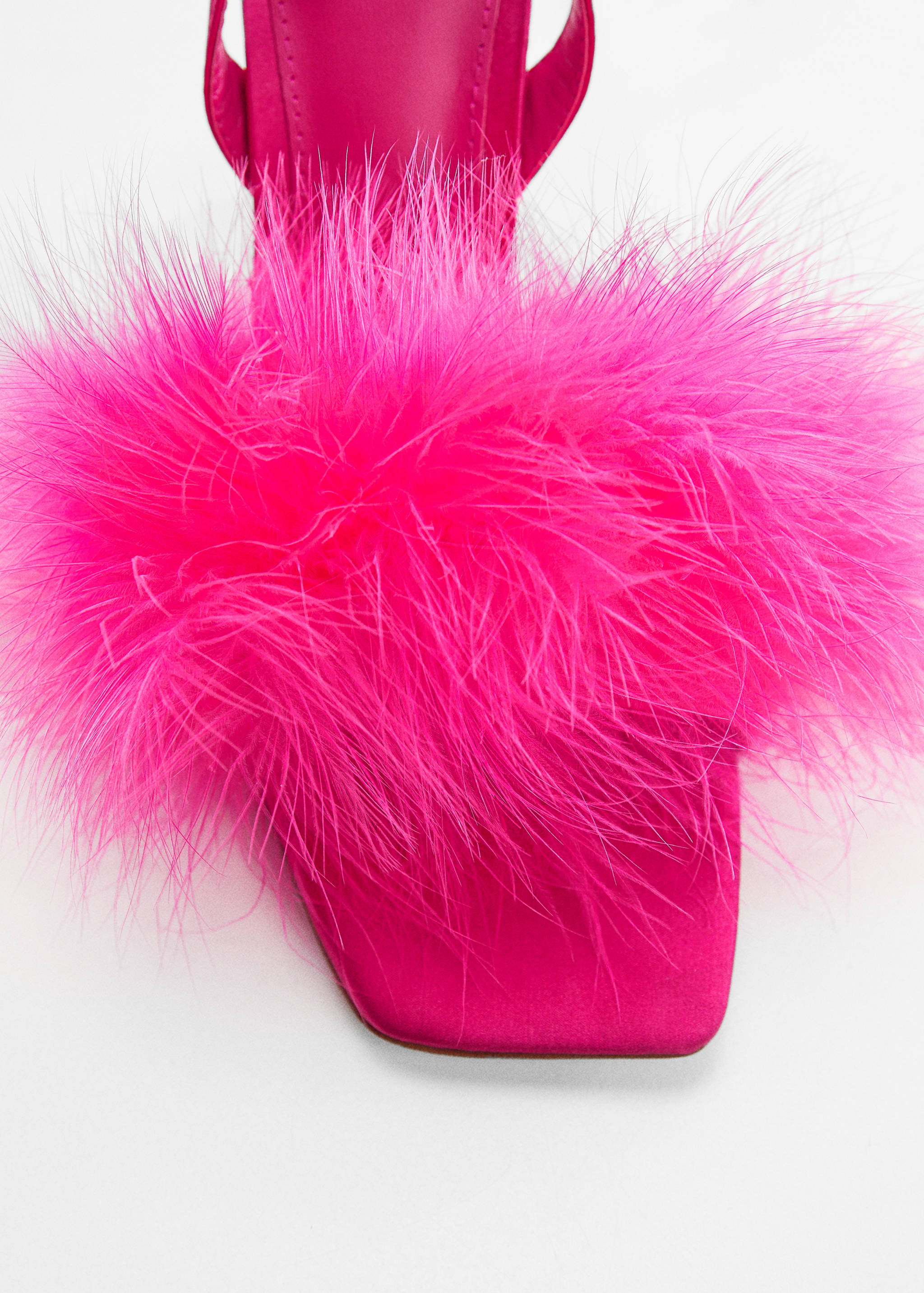 Sandals with feather decoration - Details of the article 1