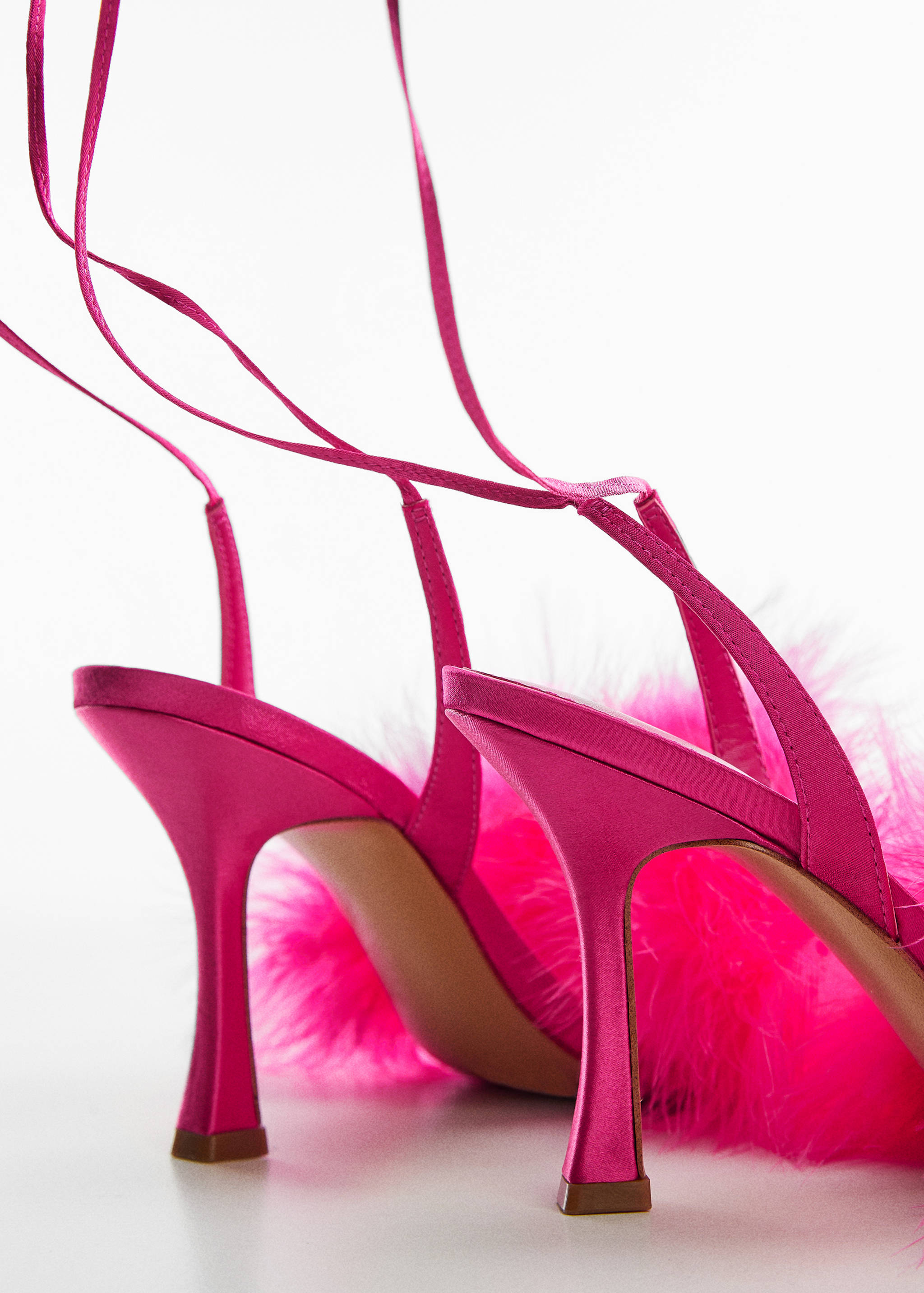 Sandals with feather decoration - Details of the article 2