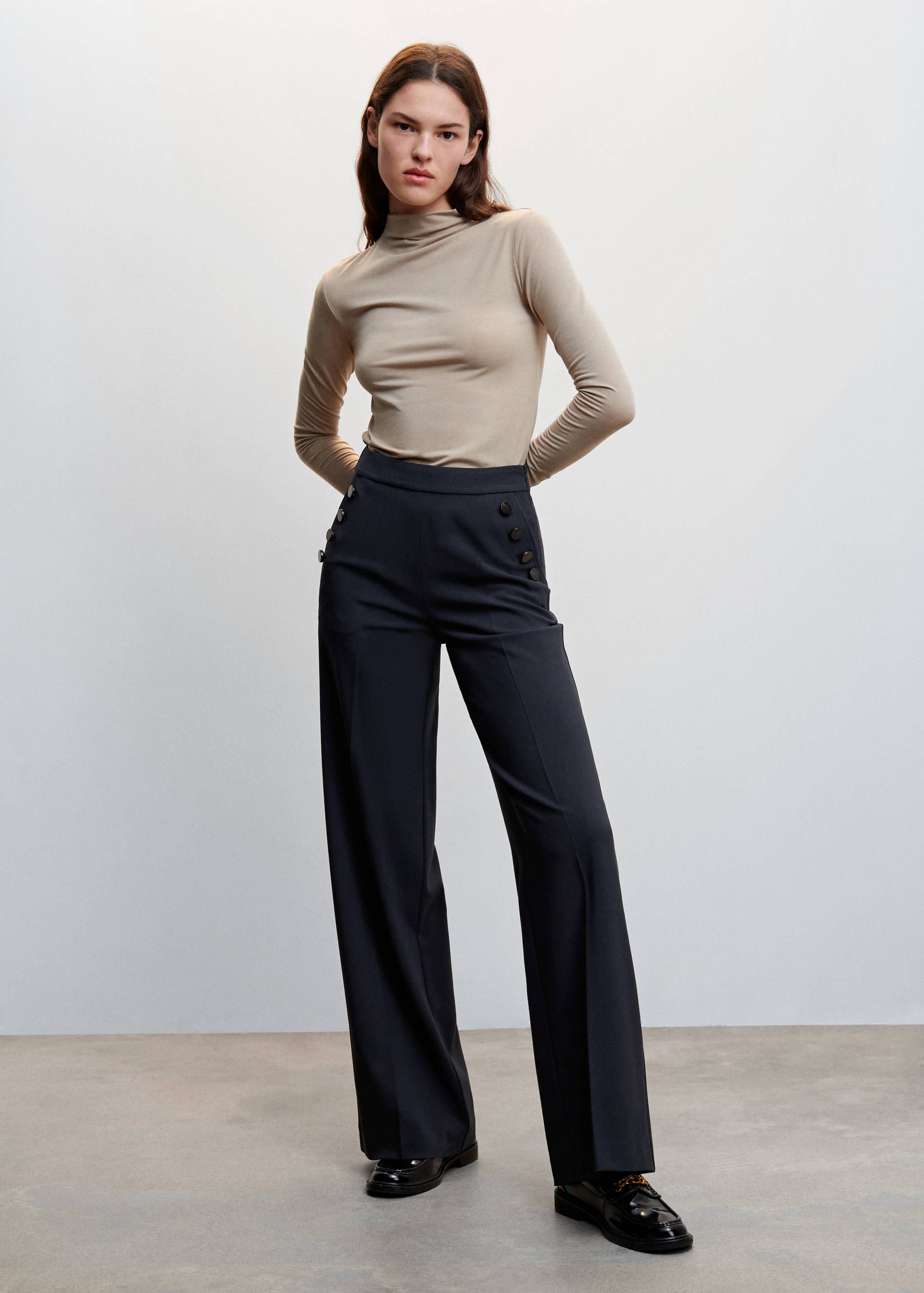 Calças botões laterais - Plano geral