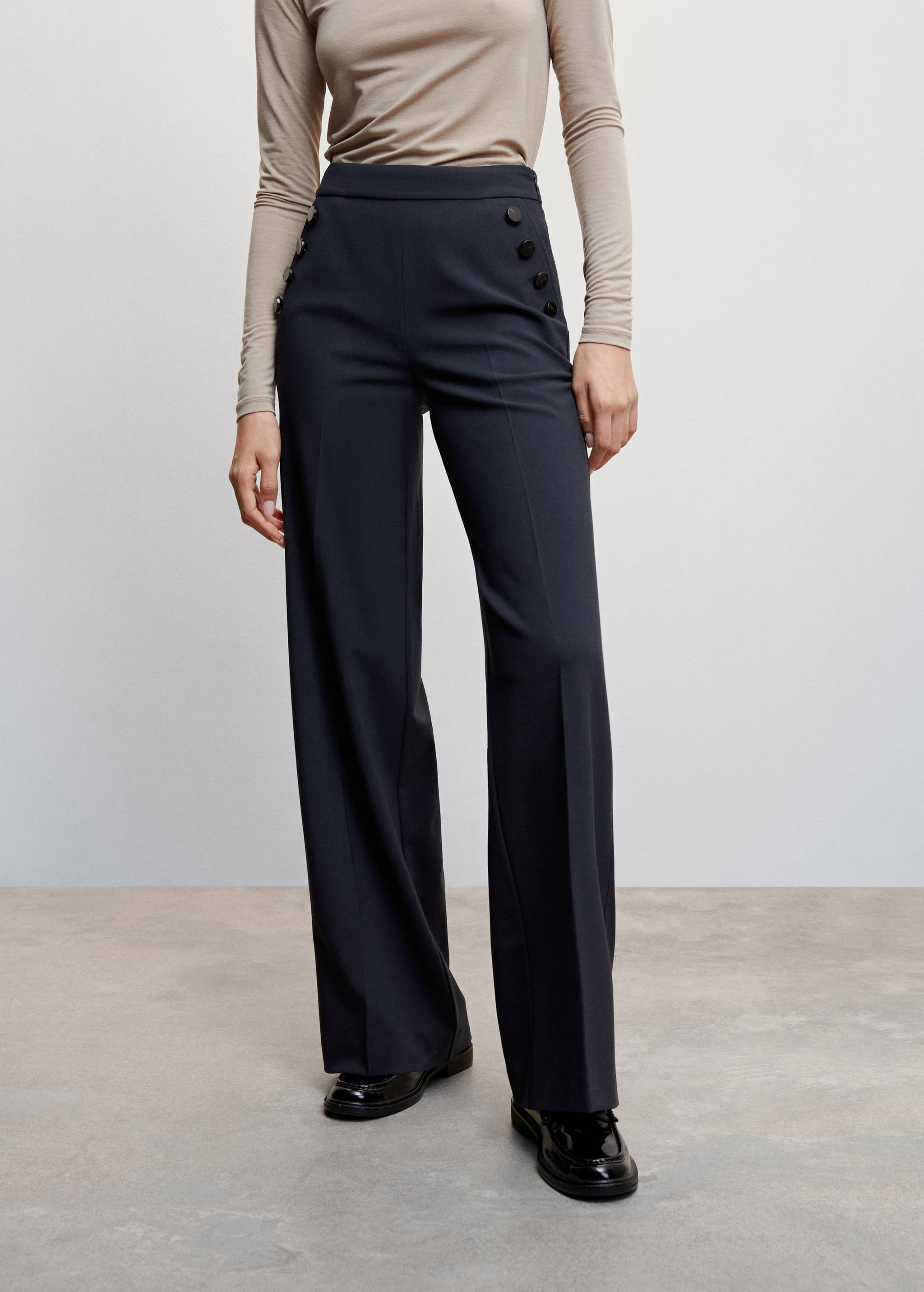 Calças botões laterais - Plano médio