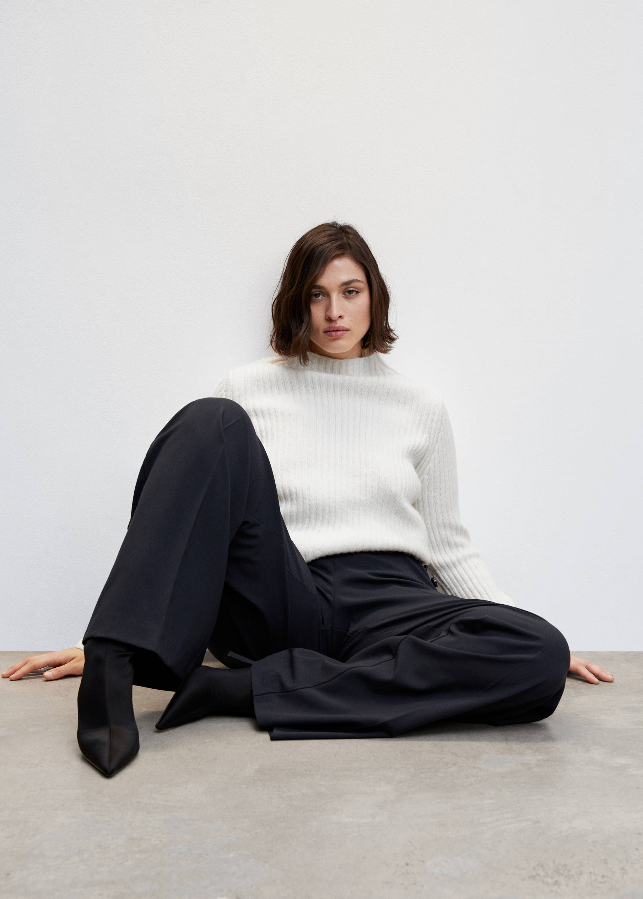 Calças botões laterais - Pormenor do artigo 4