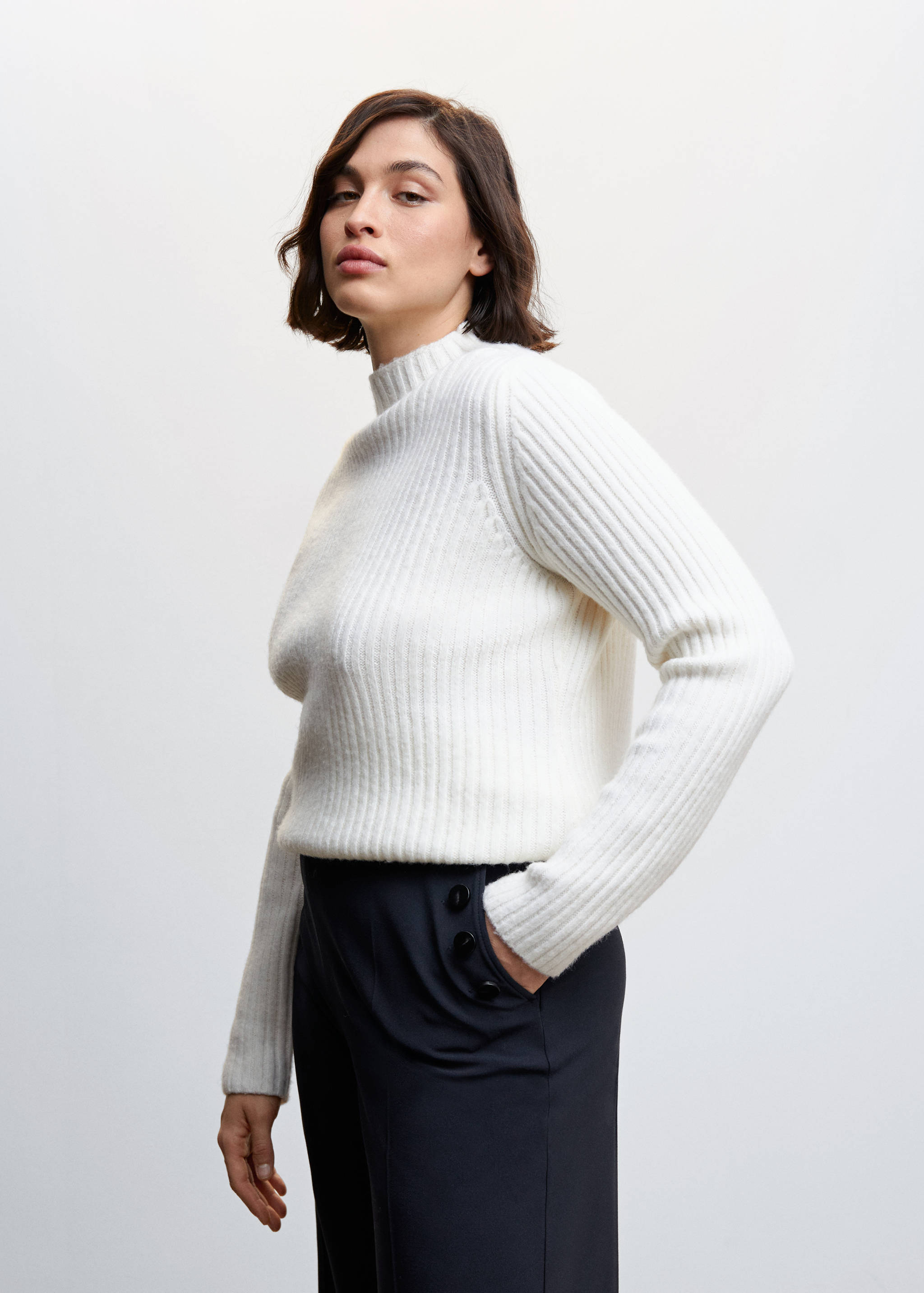 Calças botões laterais - Pormenor do artigo 5