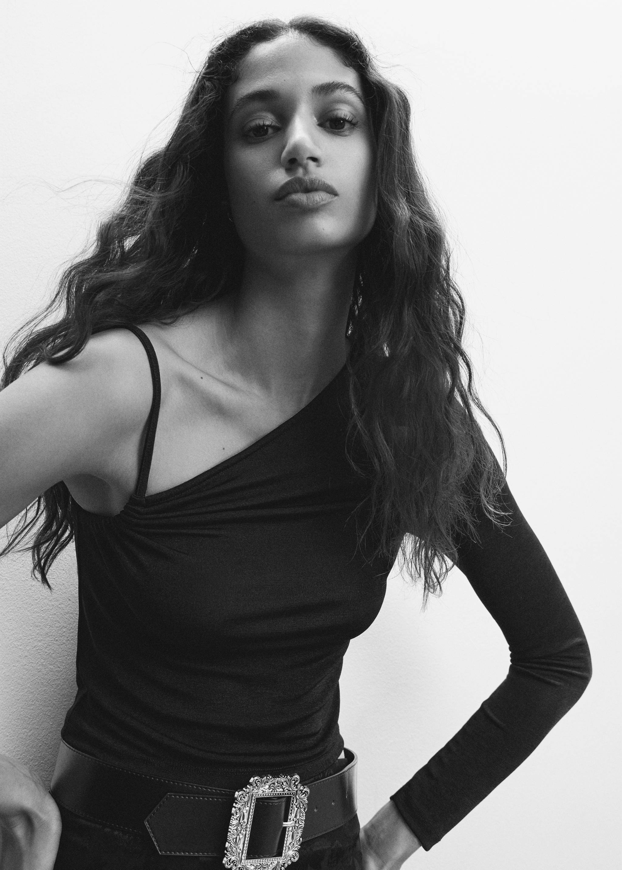 Asymmetric design top - Details of the article 1