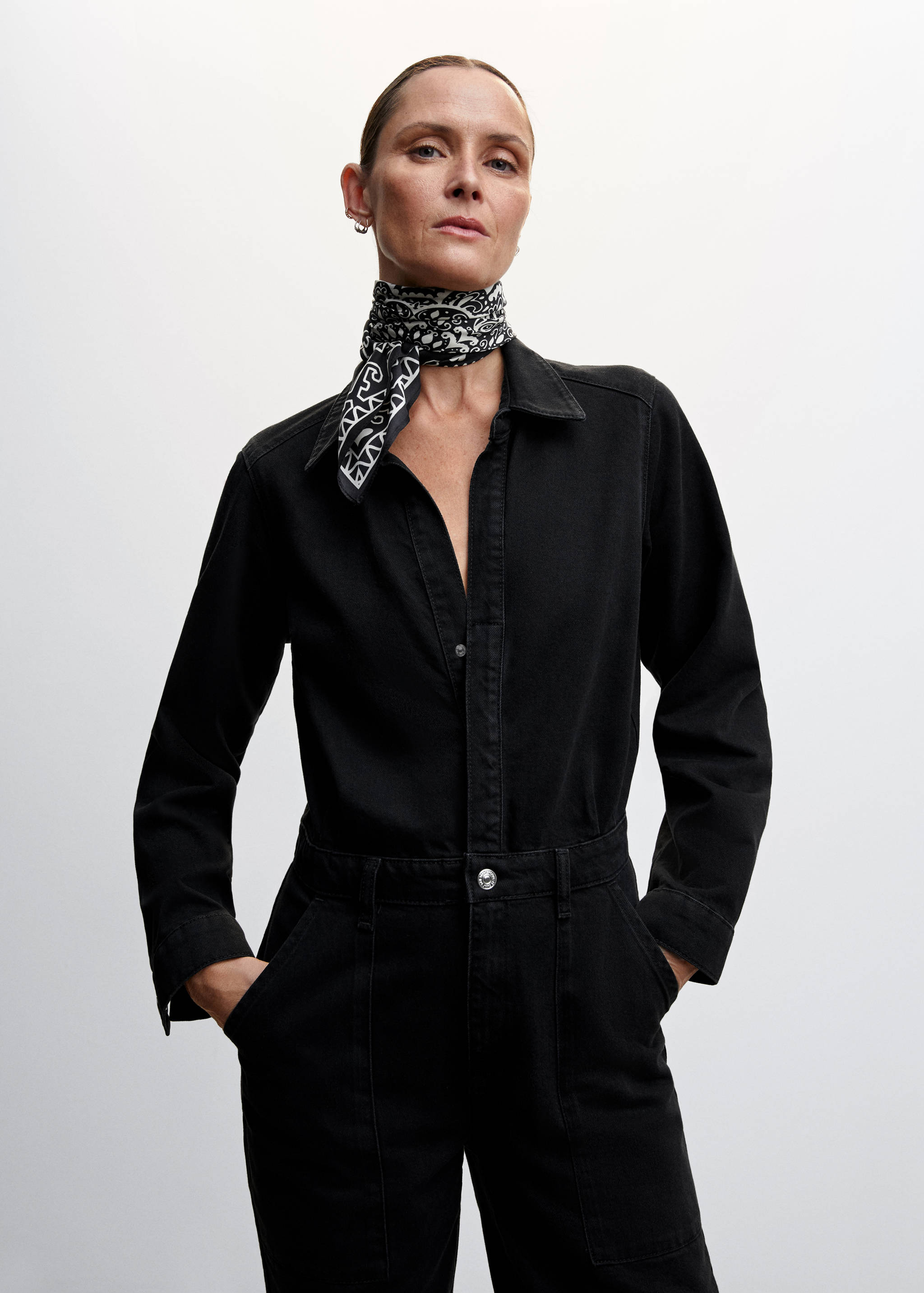 Mono vaquero largo - Plano medio