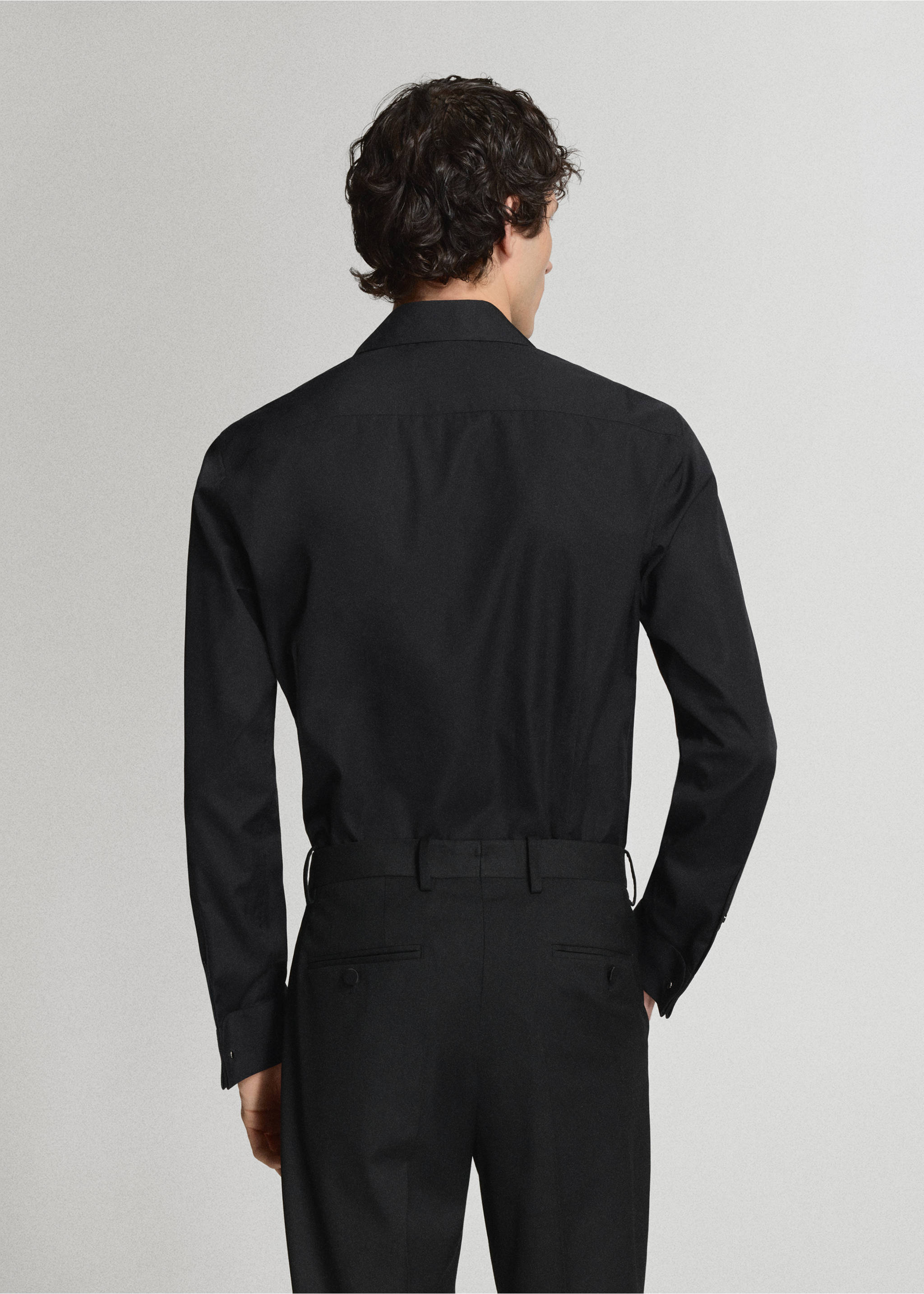 Back view of a black long-sleeved shirt with a classic collar., Black. Ref: 47071335-00.