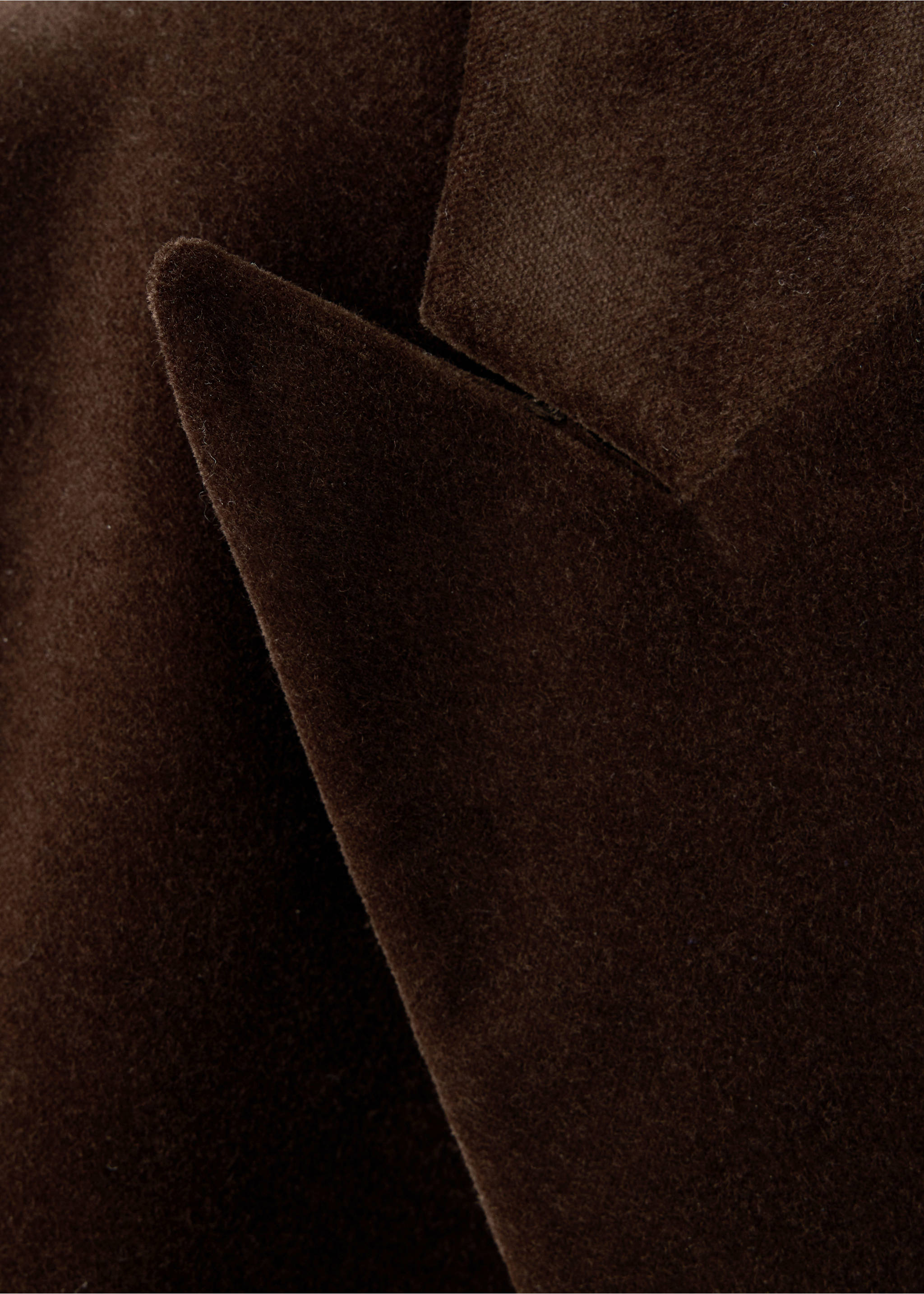 Close-up of the brown blazer's fabric and lapel., Brown. Ref: 47071336-00.