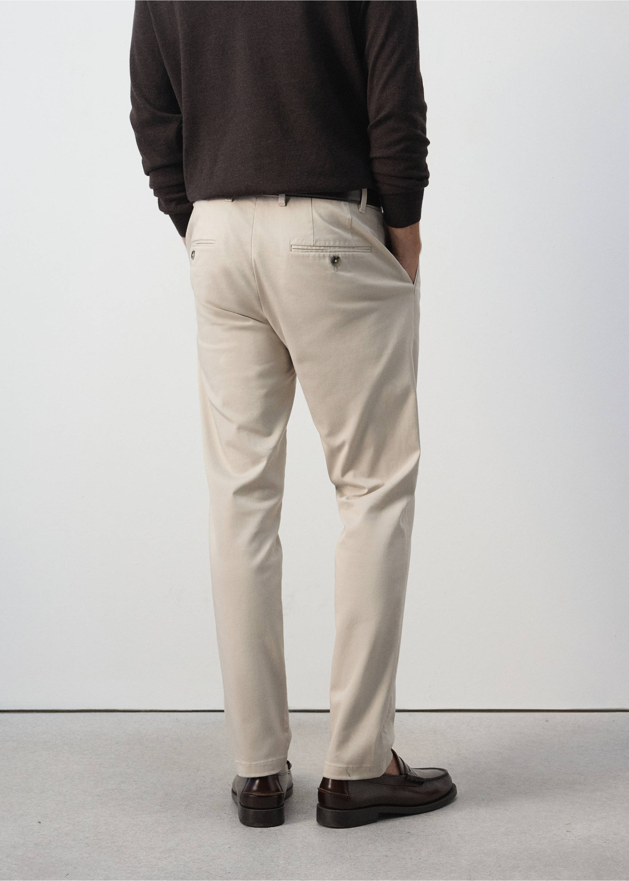 Back view of beige trousers with belt loops and buttoned welt pockets., Ecru. Ref: 47071351-00.