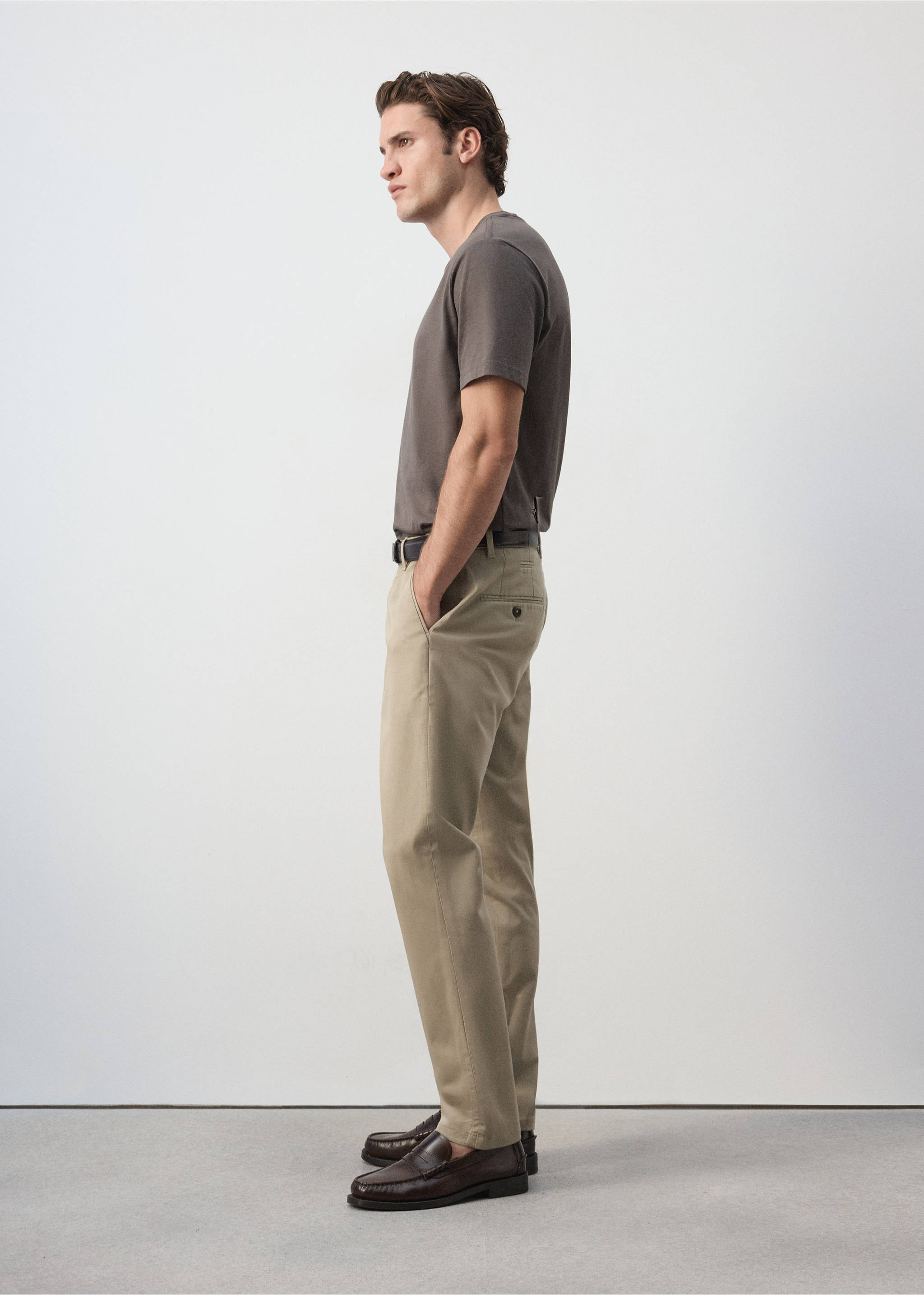 Beige chino trousers with straight-leg fit., Beige. Ref: 47071351-00.