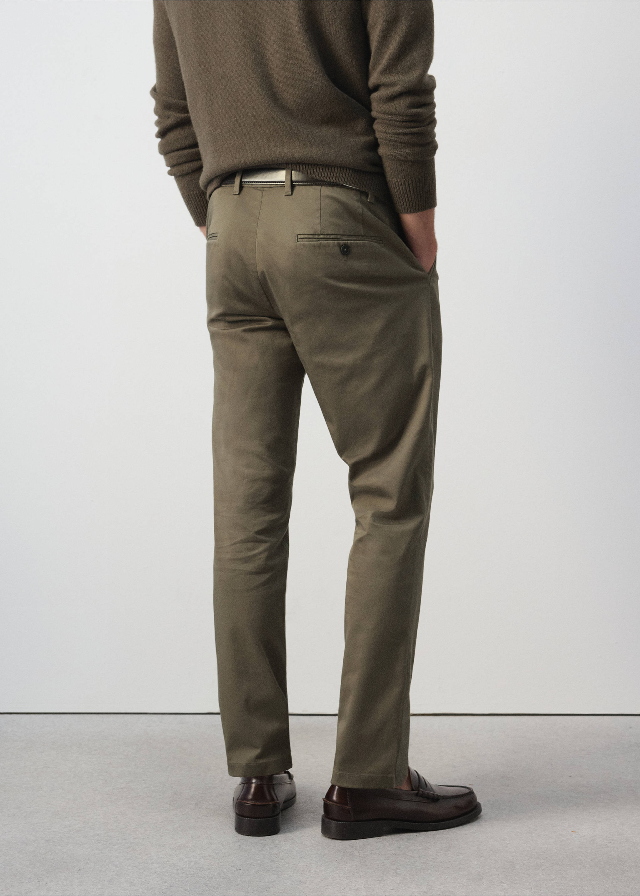 Olive green trousers, back view, Medium Brown. Ref: 47071351-00.