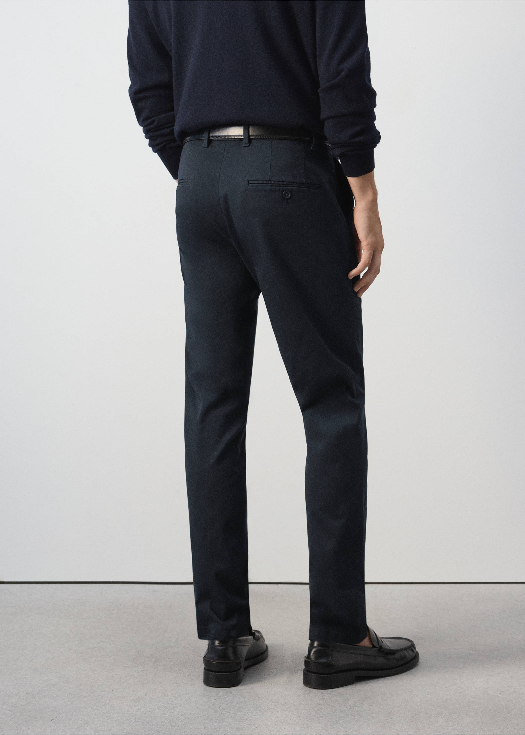 Dark navy tailored trousers seen from the back, worn with a belt., Navy. Ref: 47071351-00.