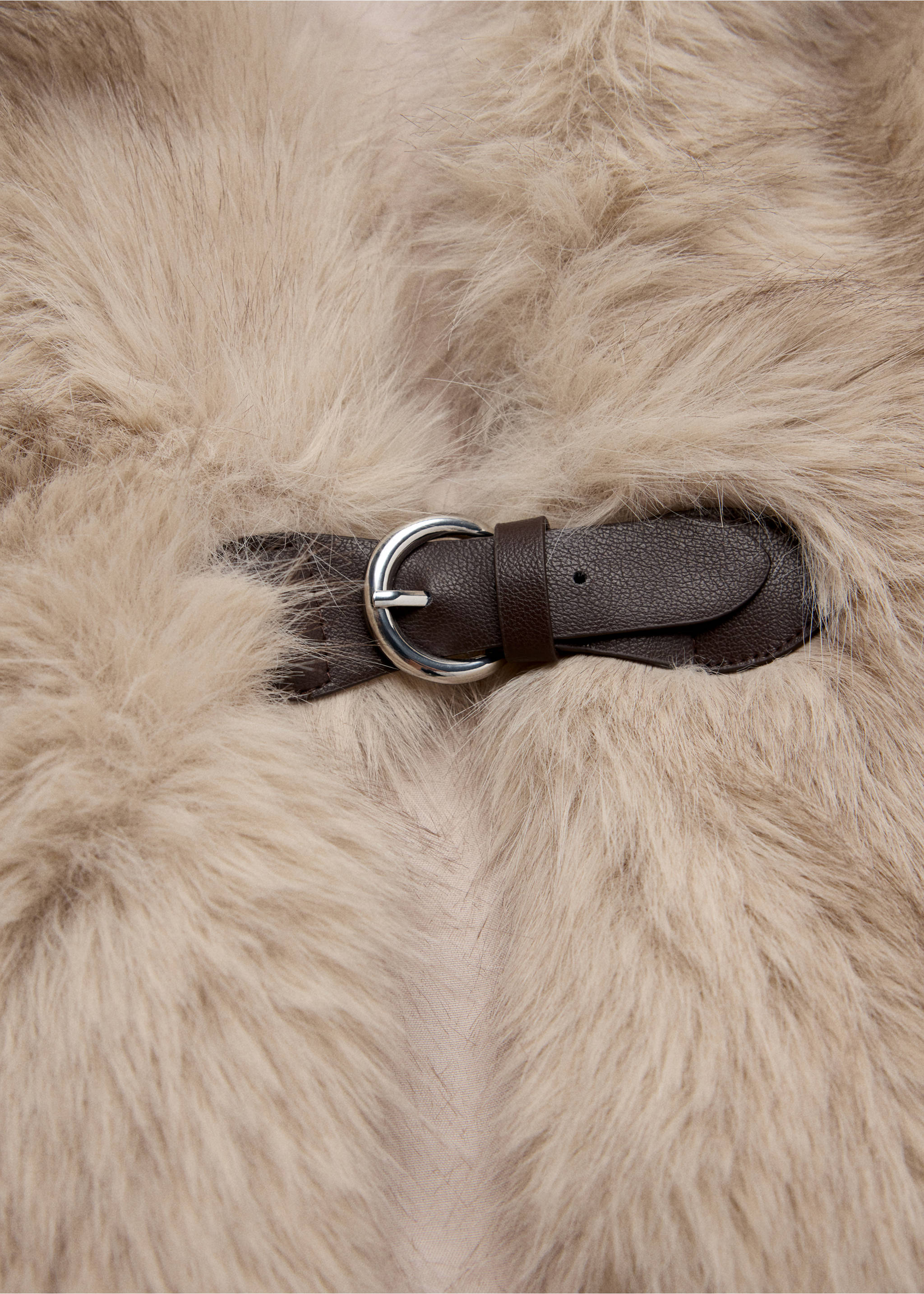 Beige faux-fur hat with a brown strap and silver buckle., Ecru. Ref: 47071375-00.