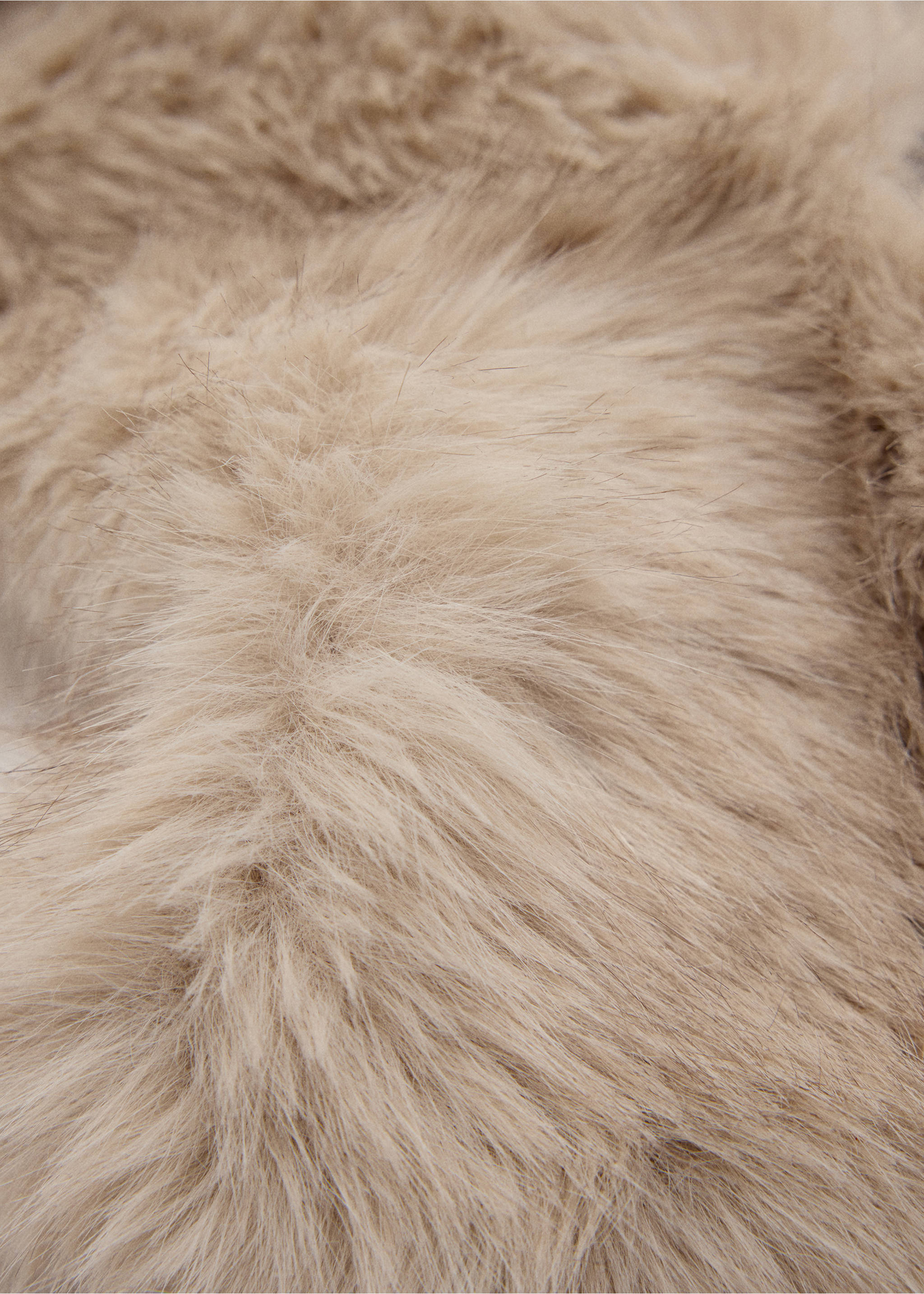 Close-up of a beige faux-fur hat showing its soft, fluffy texture., Ecru. Ref: 47071375-00.