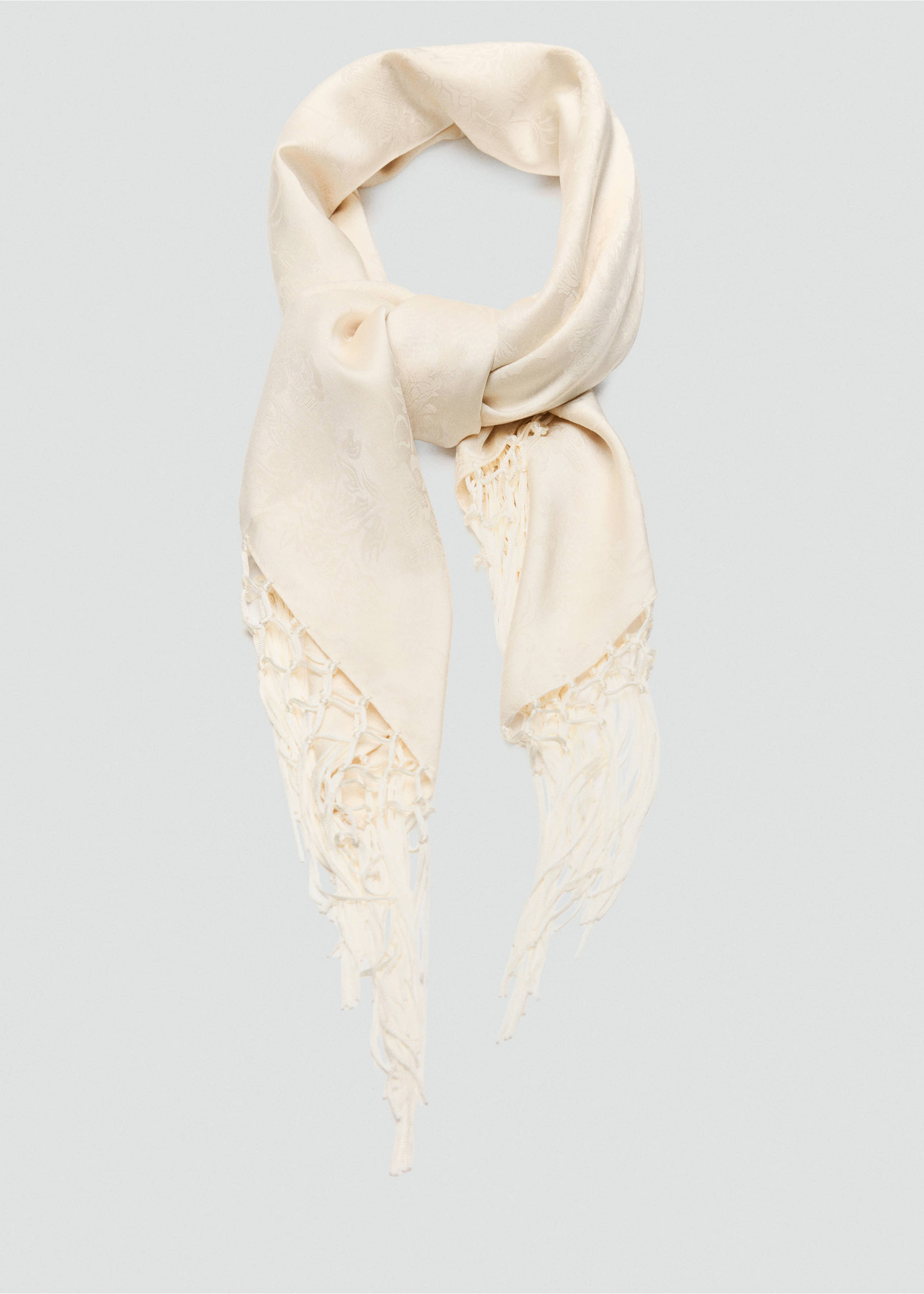 Cream scarf with tonal pattern and knotted macramé fringe., Ecru. Ref: 47071381-00.