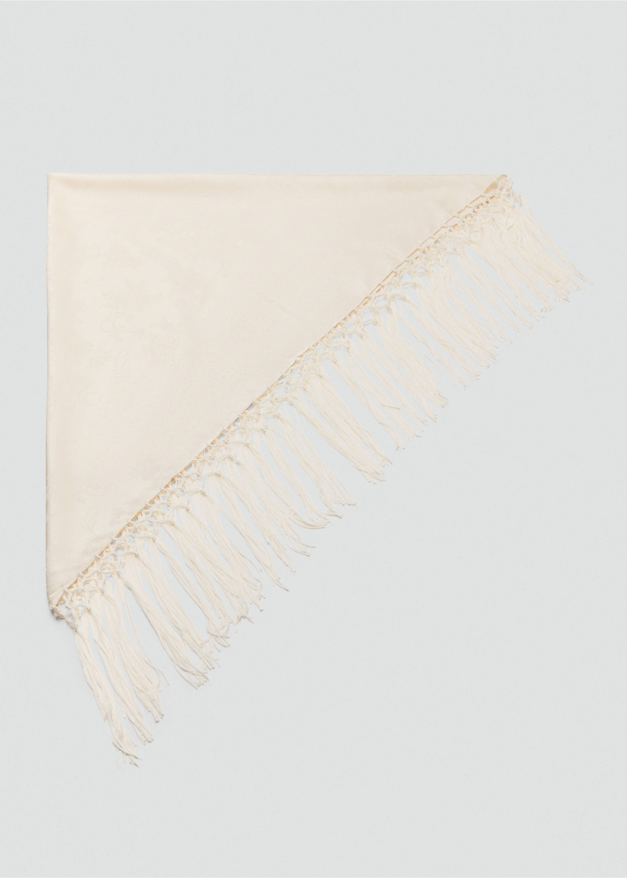 Cream triangular scarf with knotted fringe., Ecru. Ref: 47071381-00.