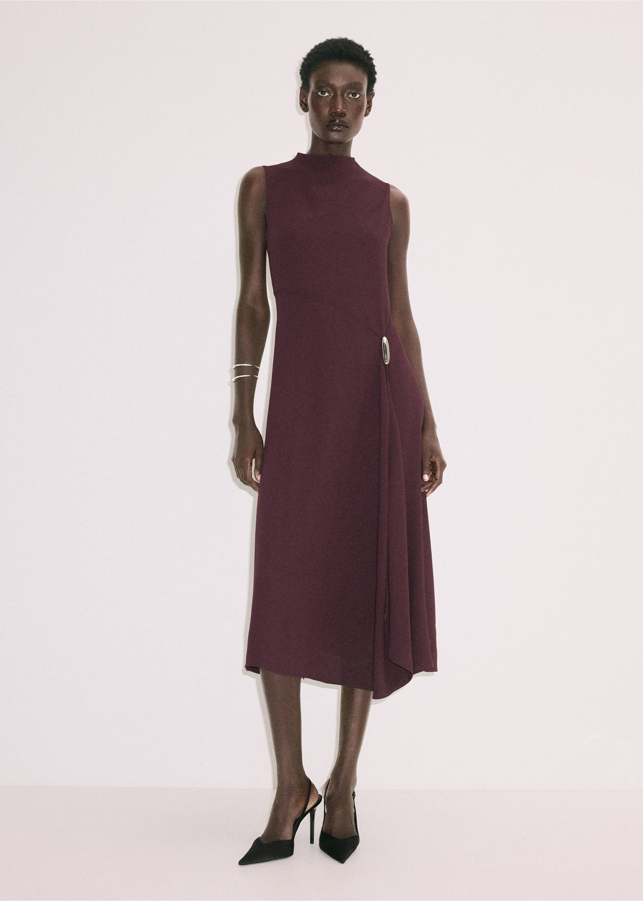 Plum-coloured sleeveless midi dress with mock neck and silver ring detail., Burgundy. Ref: 47071425-00.