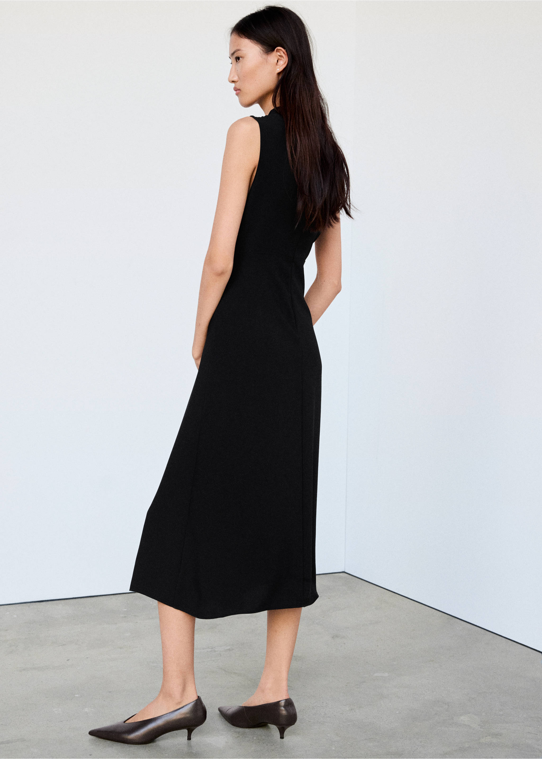 Black sleeveless midi dress, back view., Black. Ref: 47071425-00.