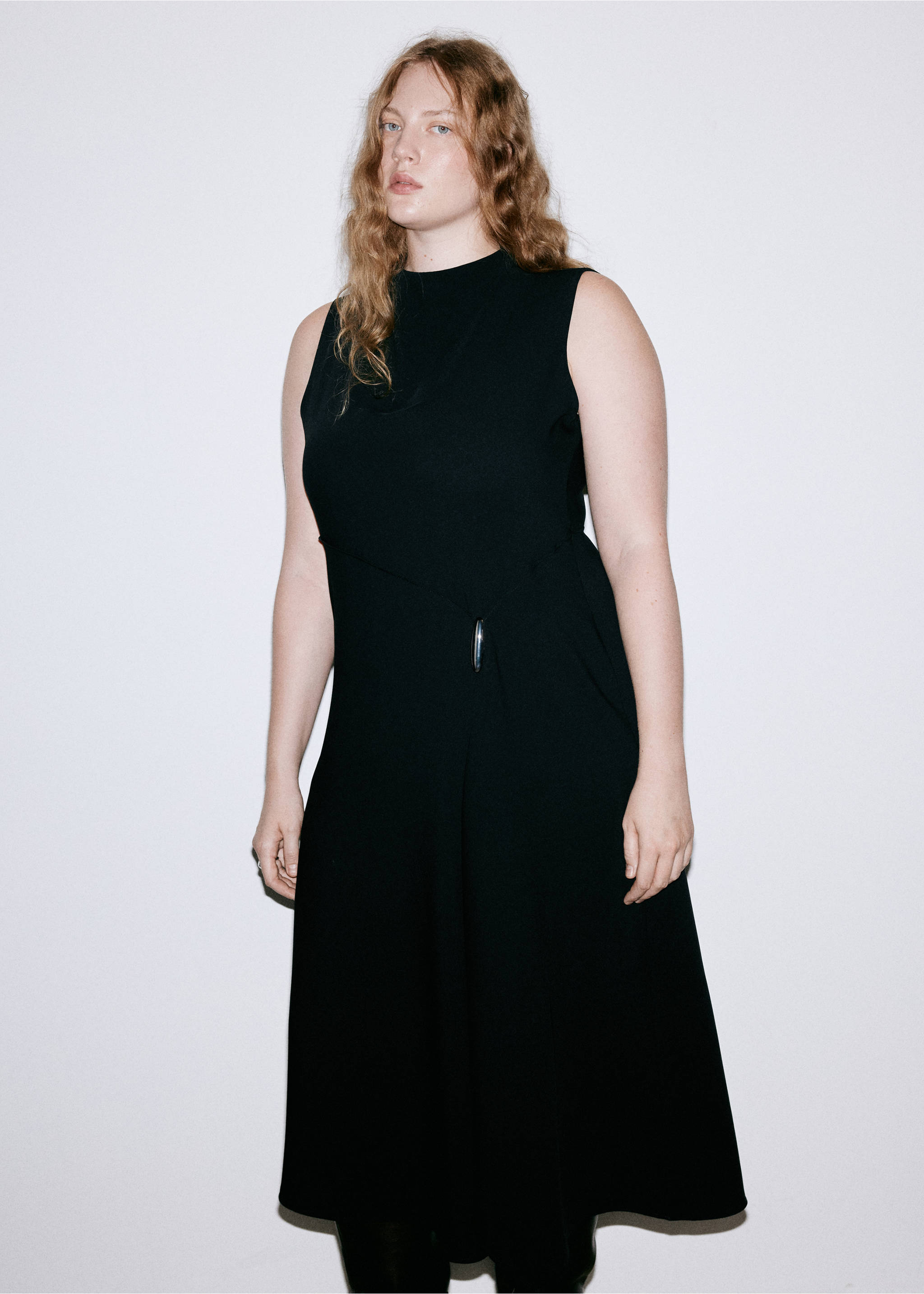 Metallic Gathered Midi Dress - Details of the article 6, Black. Ref: 47071425-00.