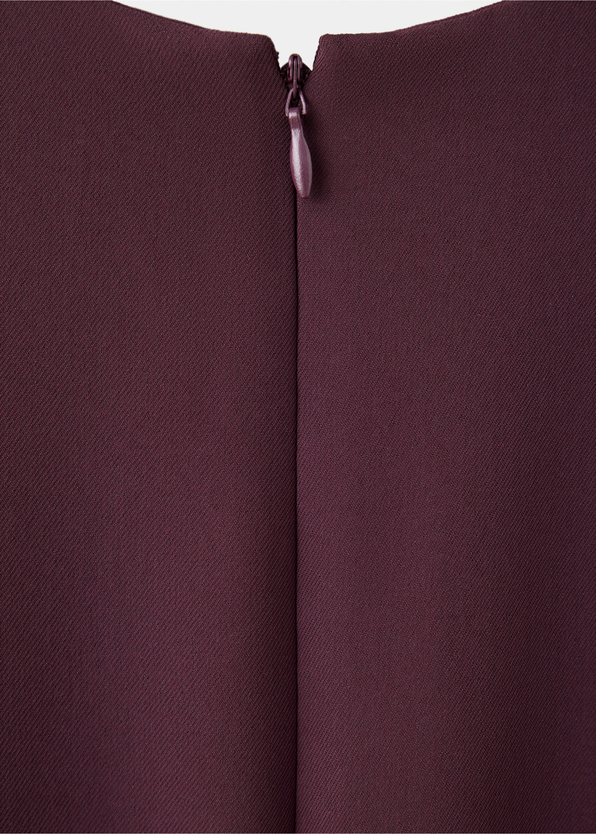 Burgundy dress back zip detail., Burgundy. Ref: 47071445-00.
