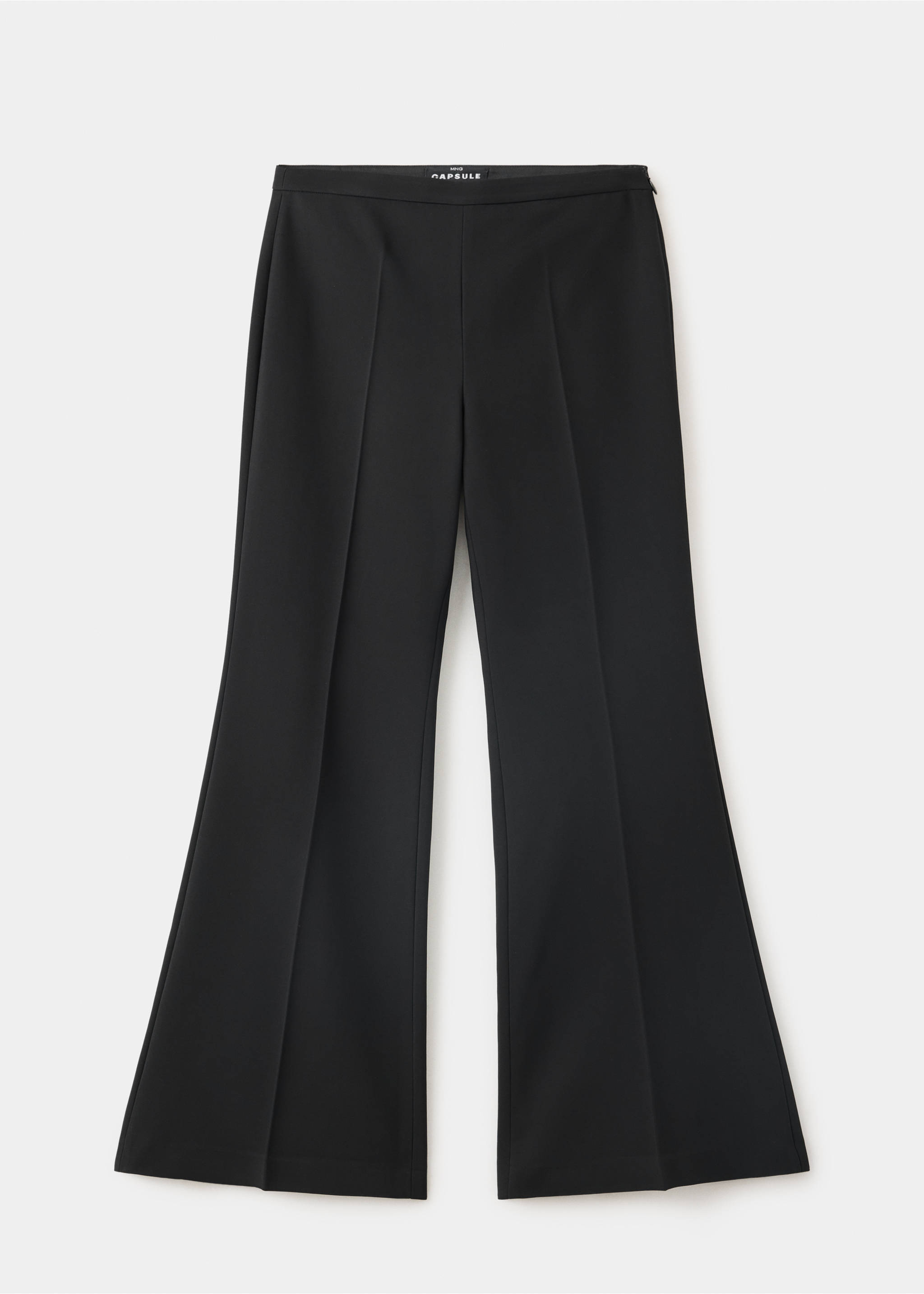 Pantalones negros de corte acampanado con raya central planchada y cierre de cremallera lateral., Negro. Ref: 47071470-00.