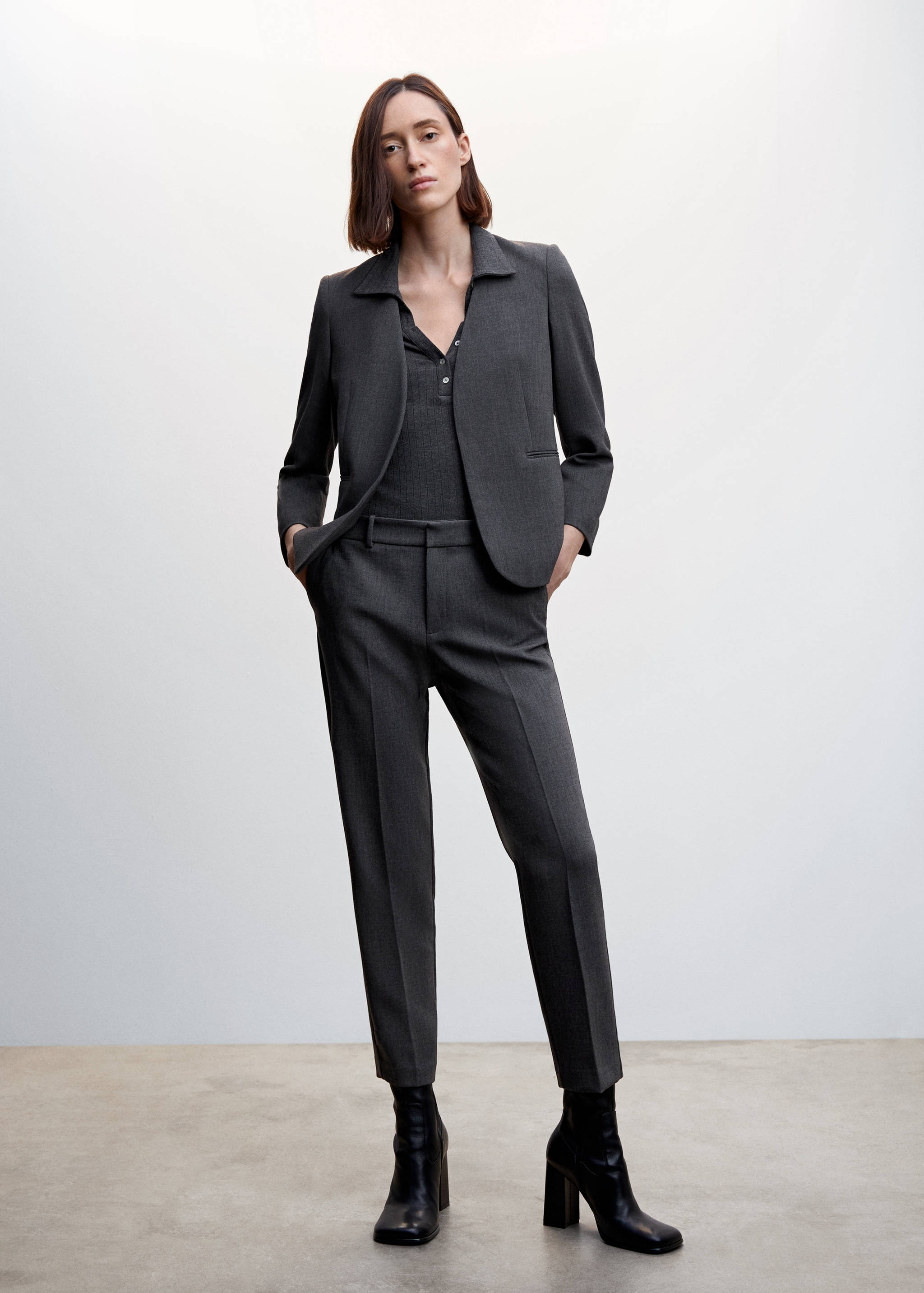 Collarless suit jacket - General plane