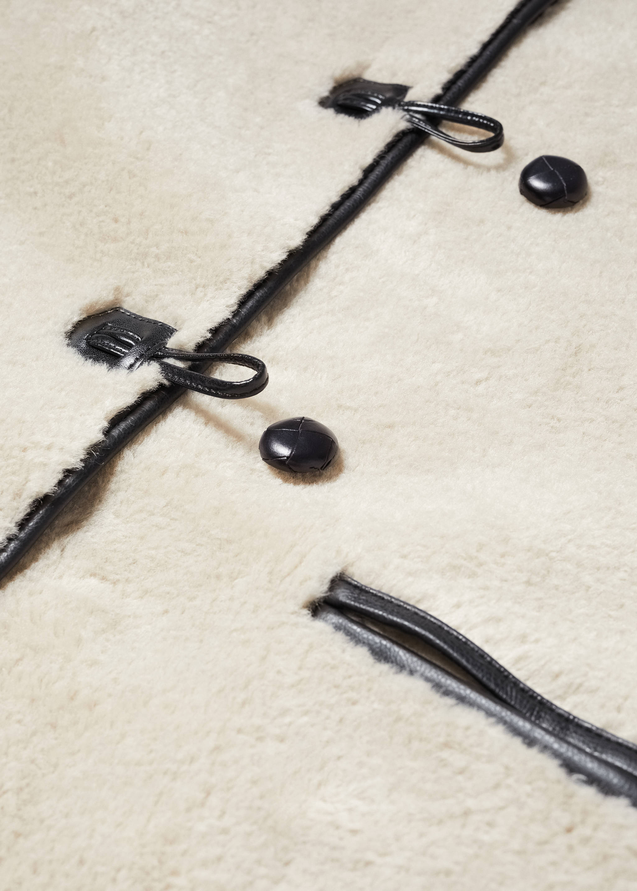 Fur-effect coat with appliqués - Details of the article 8