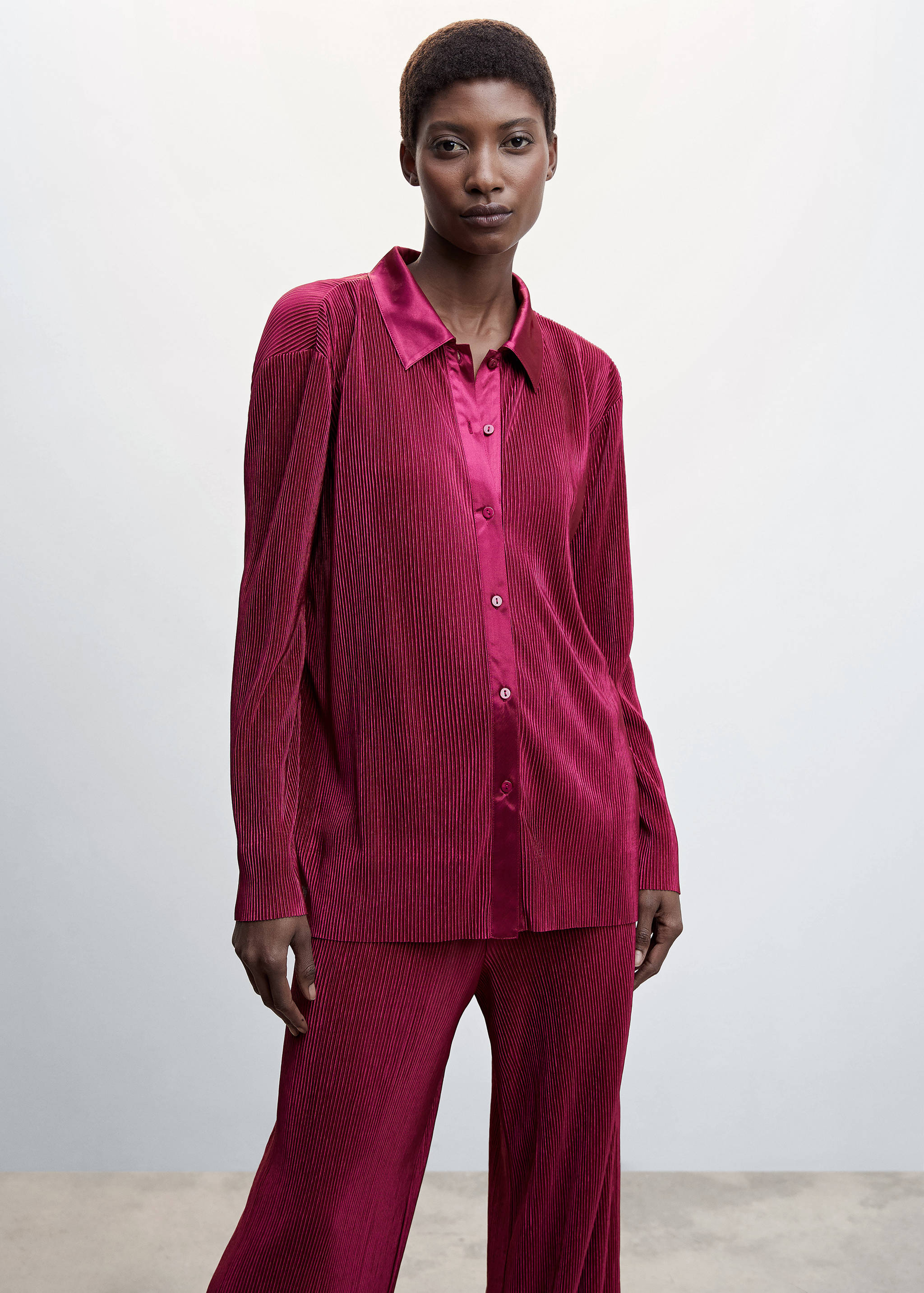 Chemise plissée - Plan moyen