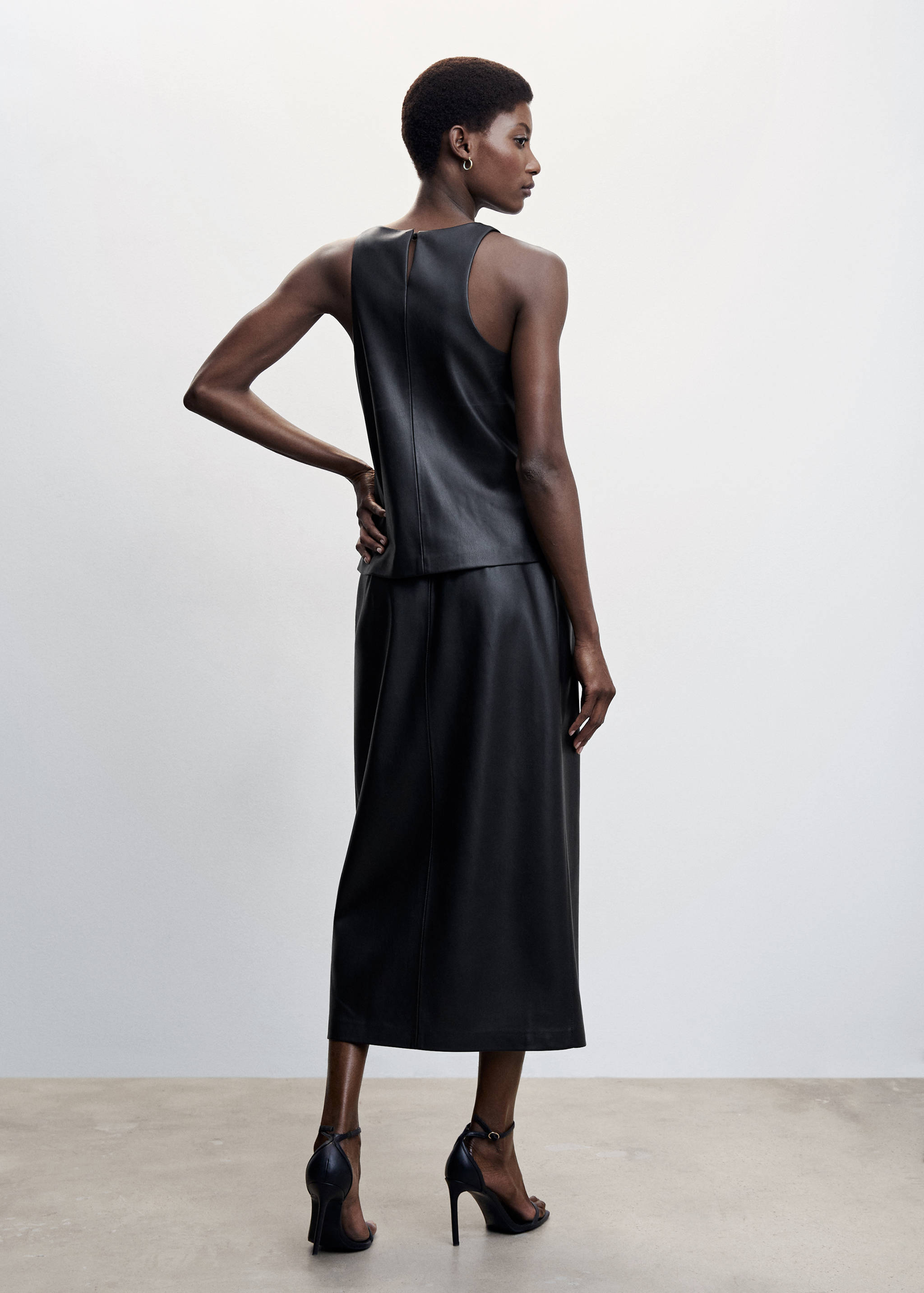 Leather-effect top - Reverse of the article