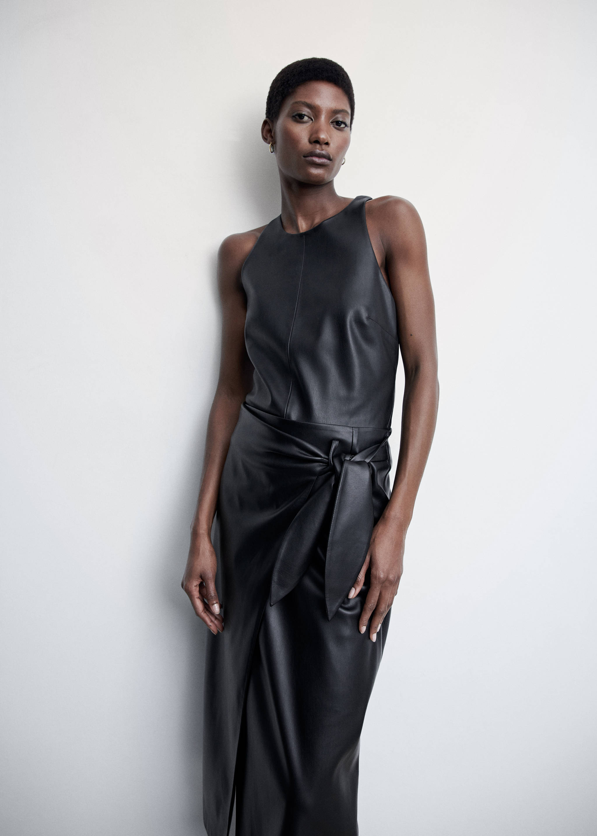 Leather-effect top - Details of the article 2