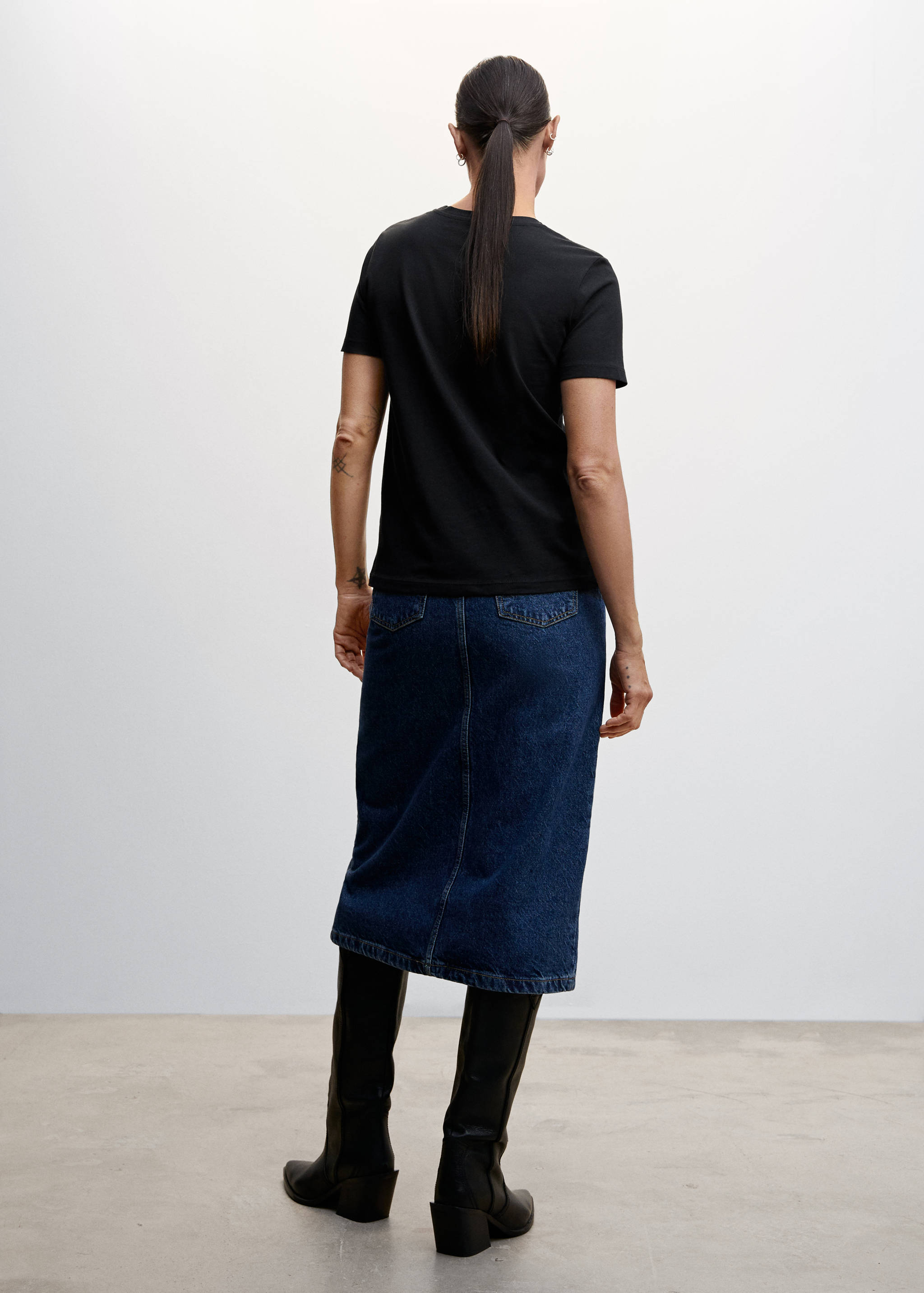 100% cotton t-shirt - Reverse of the article