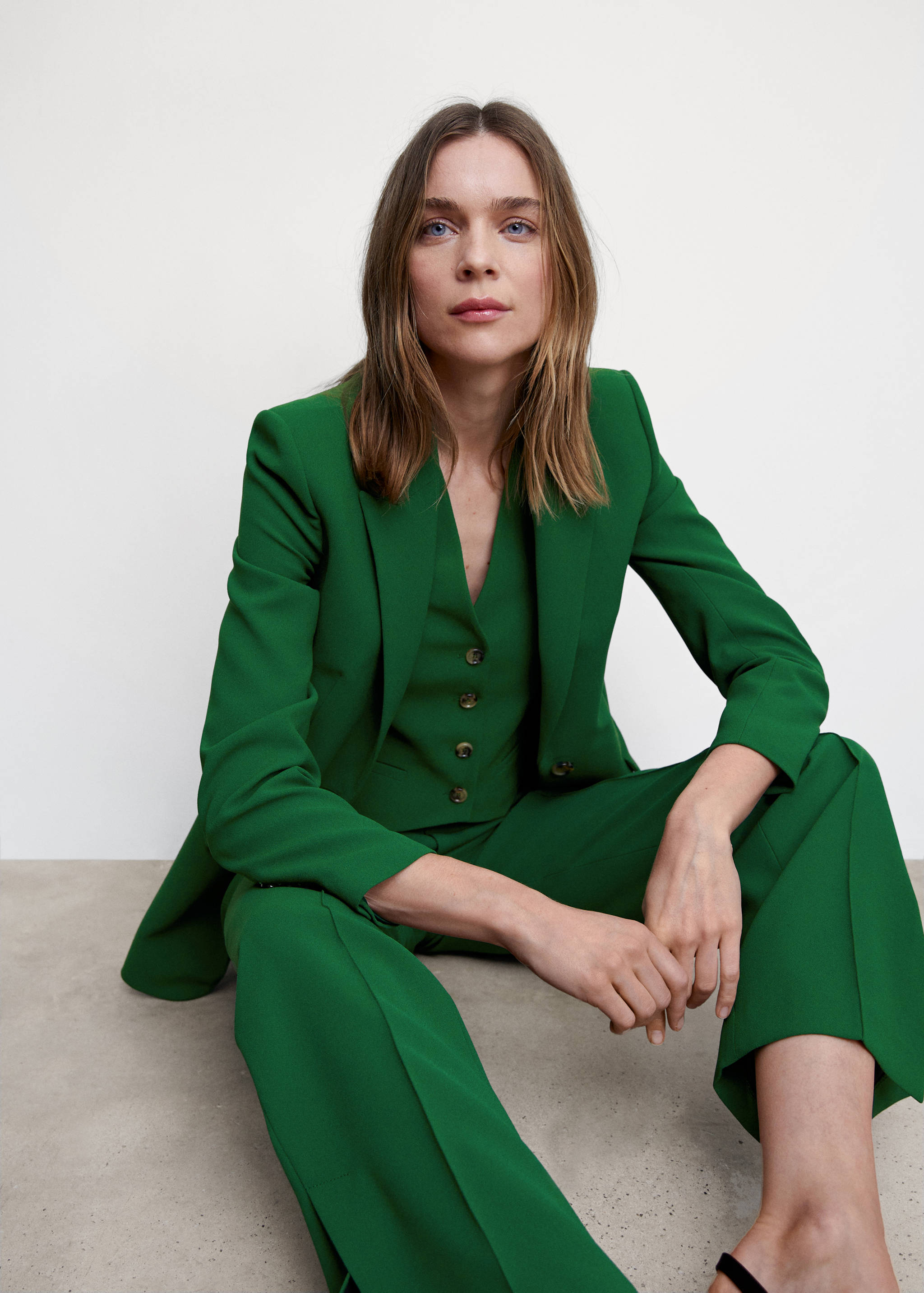 Suit waistcoat with buttons - Details of the article 1