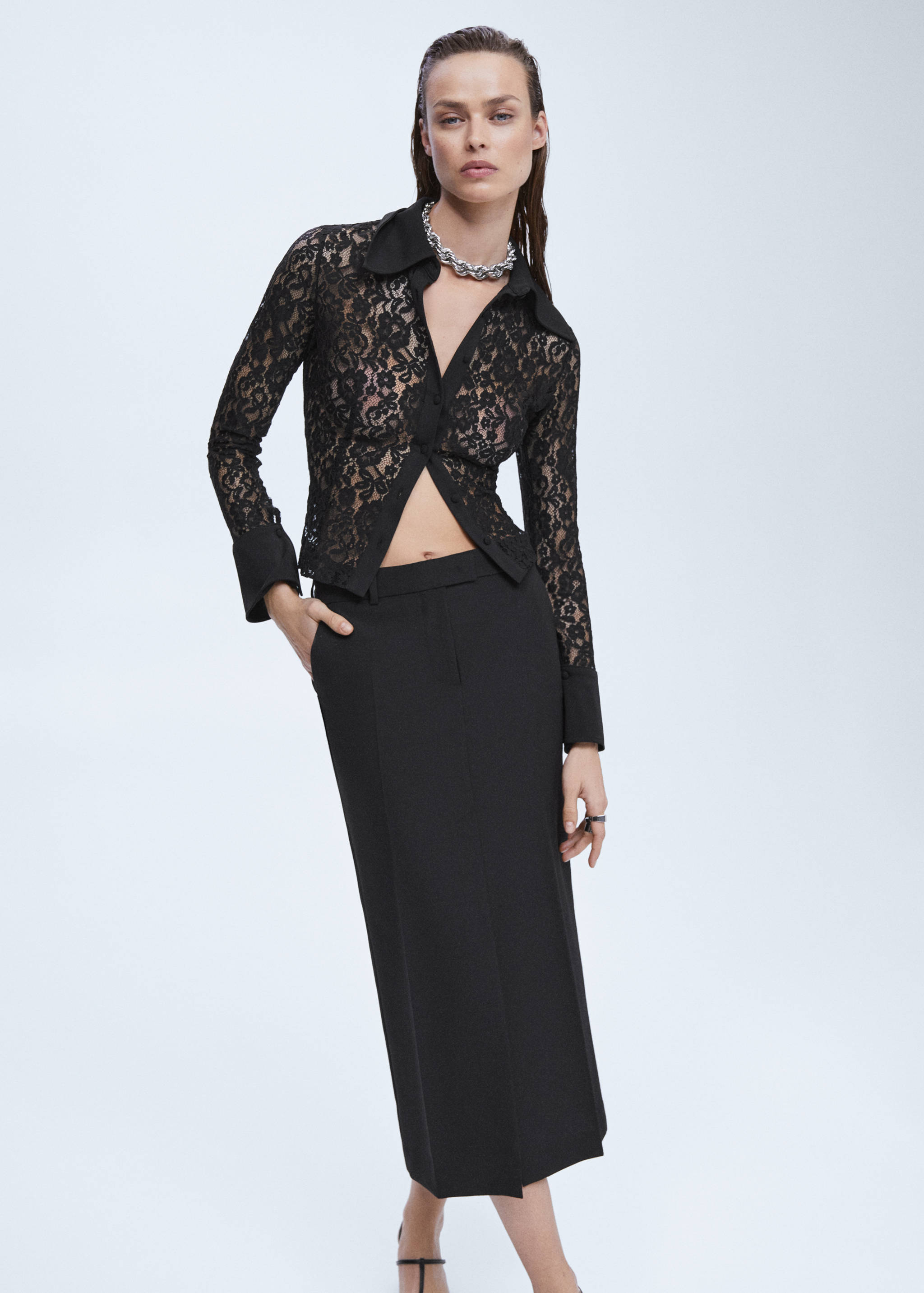 Jupe crayon en laine  - Plan moyen