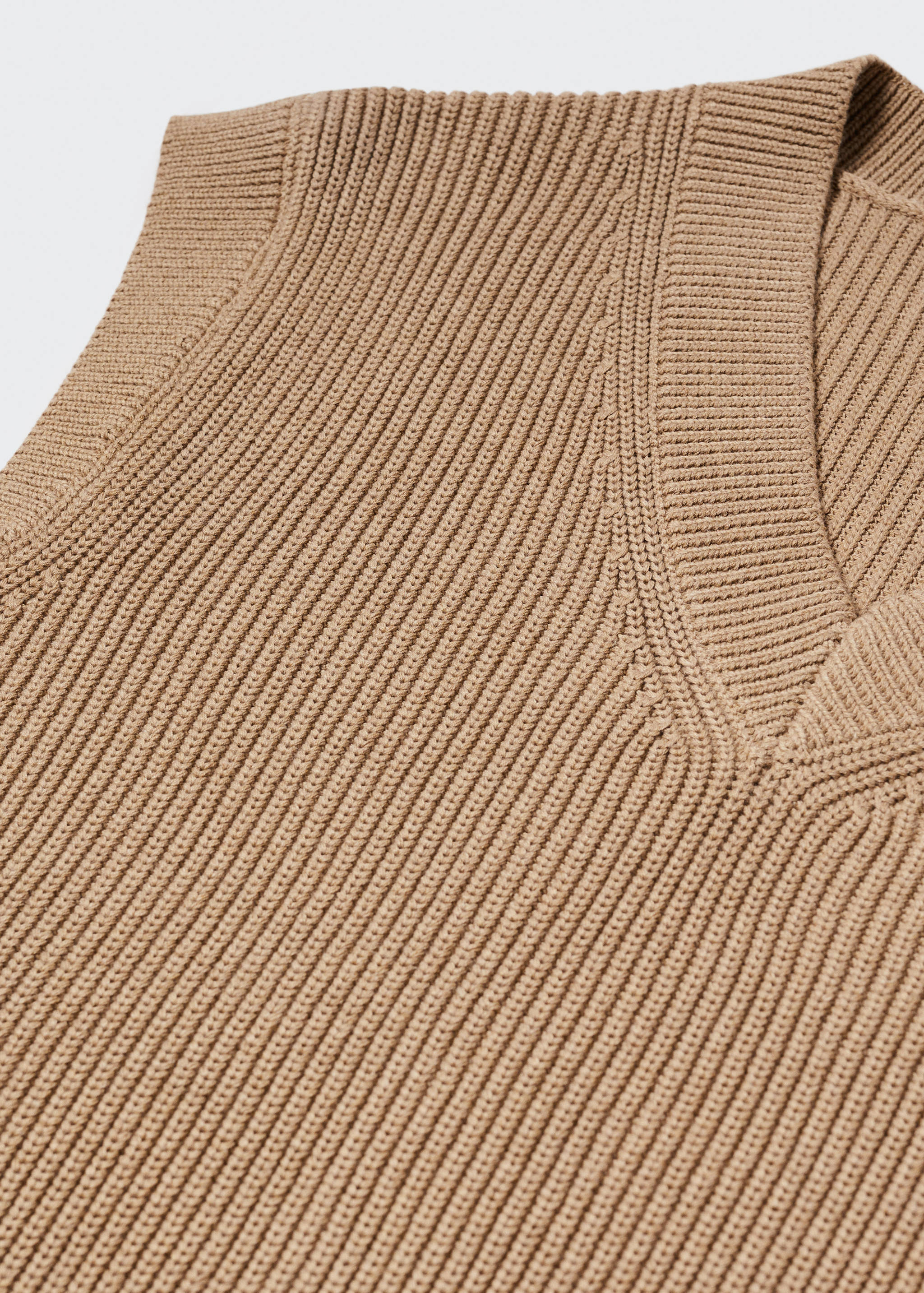 V-neck knitted gilet - Details of the article 8