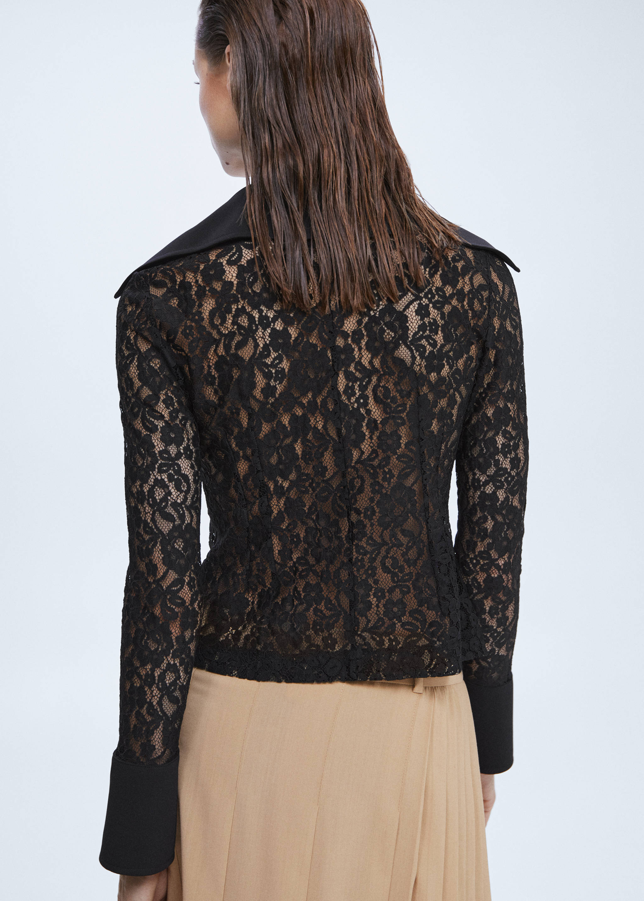 Blusa encaje mangas acampanadas - Reverso del artículo