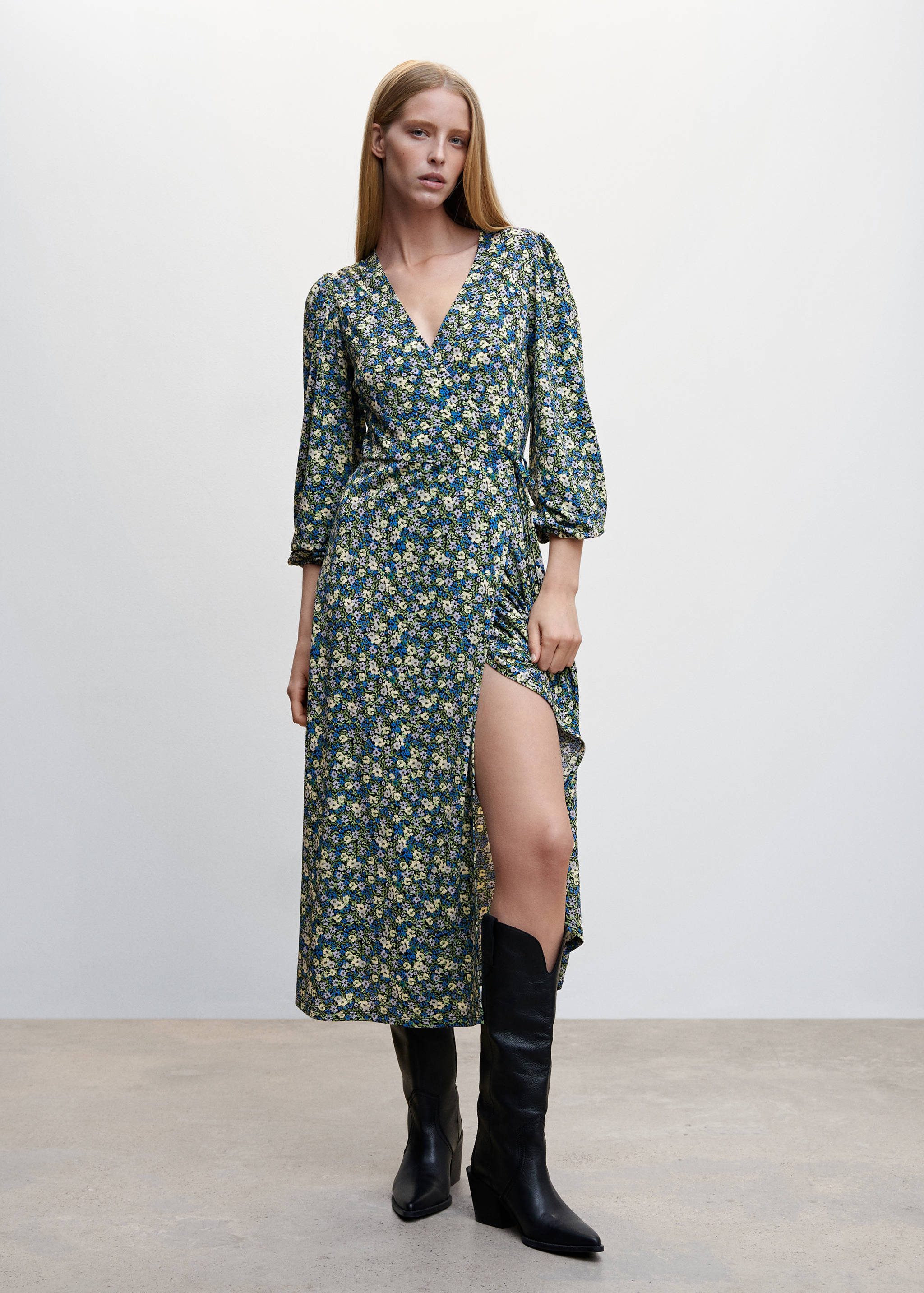 Vestido estampado abertura  - Plano general